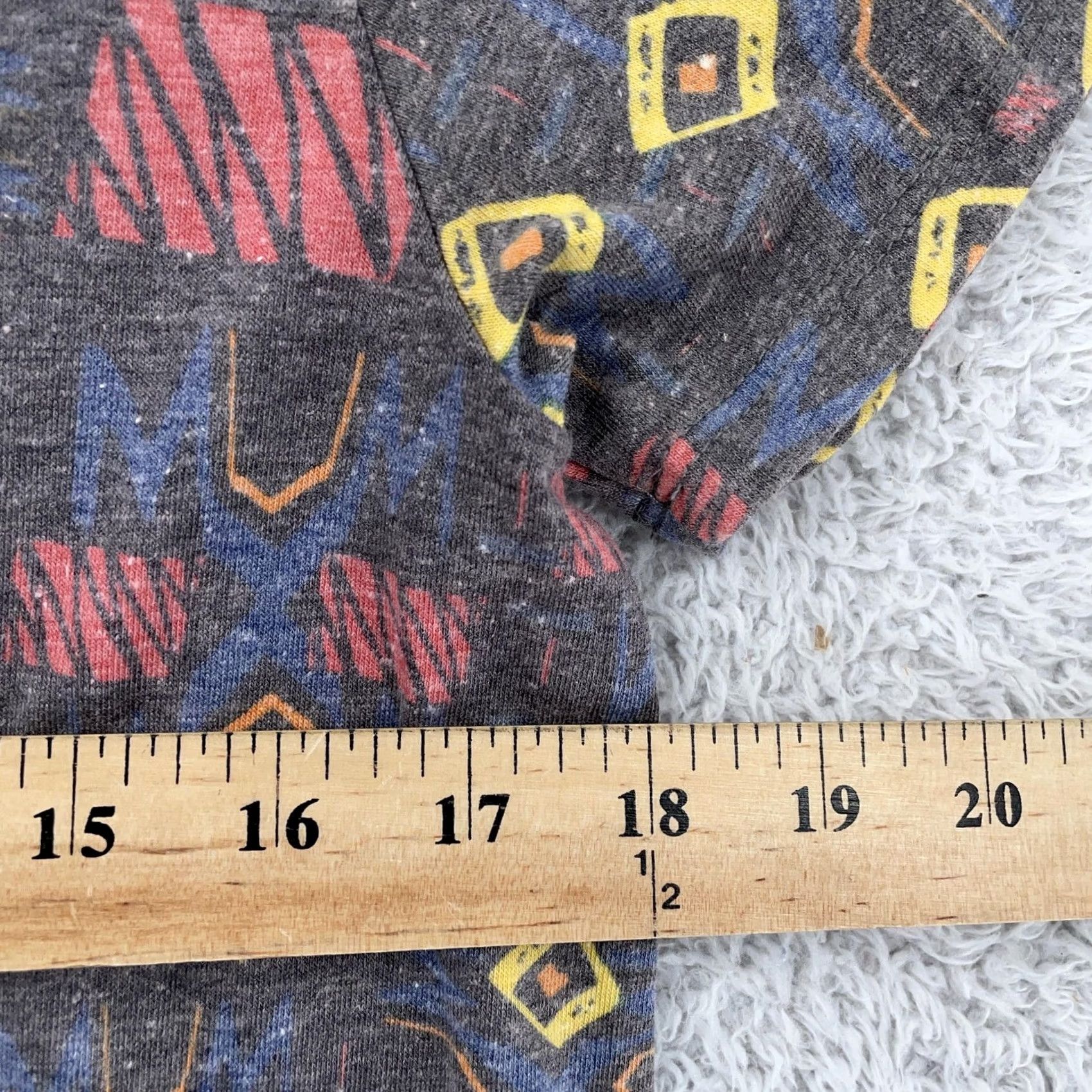 Vintage LuLaRoe T Shirt Womens Large Gray Geometric Pattern Scoop Neck Short Sleeve Top Size L / US 10 / IT 46 - 5 Thumbnail