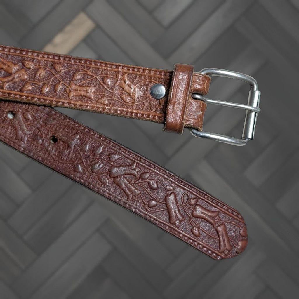 Vintage VINTAGE handcrafted western belt Tooled 34 Brown Cowhide Leather Buckle belt Men 34/36 Western belt Mens Brown Tooled N/A Size 36 - 1 Thumbnail