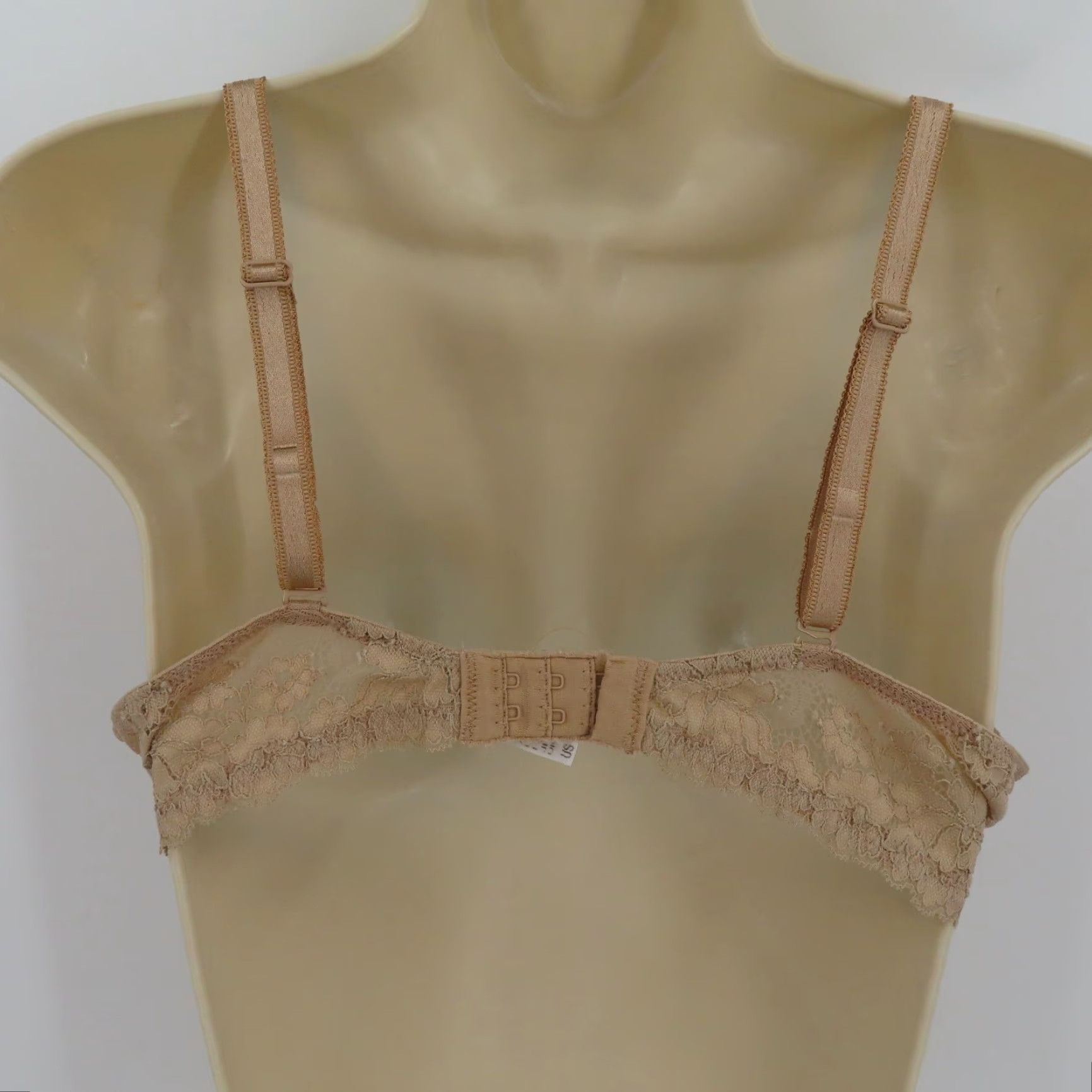 Vintage B Temptd Wacoal 36B Insta Ready Plunge Bra 953229 Beige Lace Underwire Solid Beige Opaque T-Shirt Bra Womens Size ONE SIZE - 7 Thumbnail