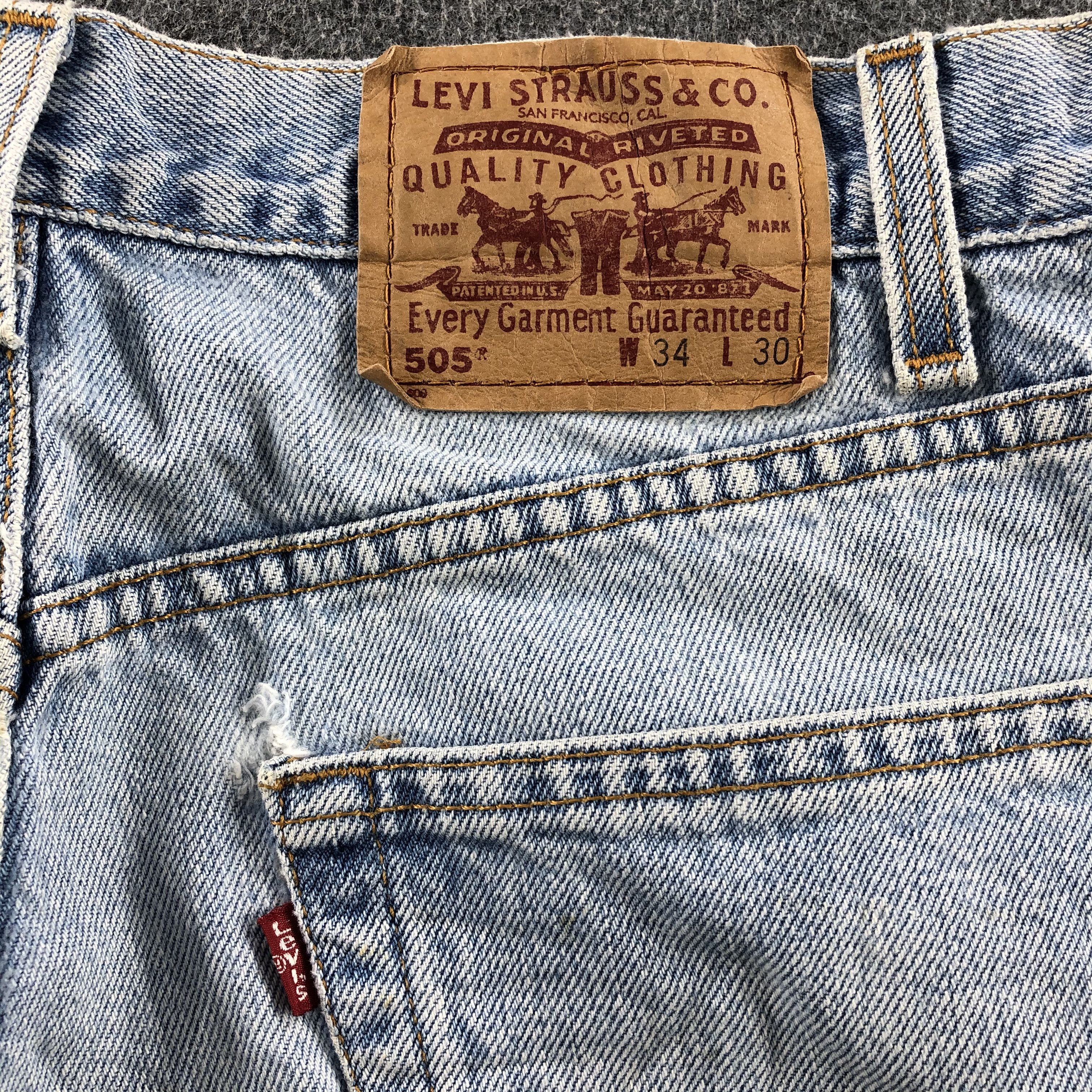 Levi's Vintage 90s Light Wash Levis 505 Jeans- J1299 Size US 33 - 5 Thumbnail