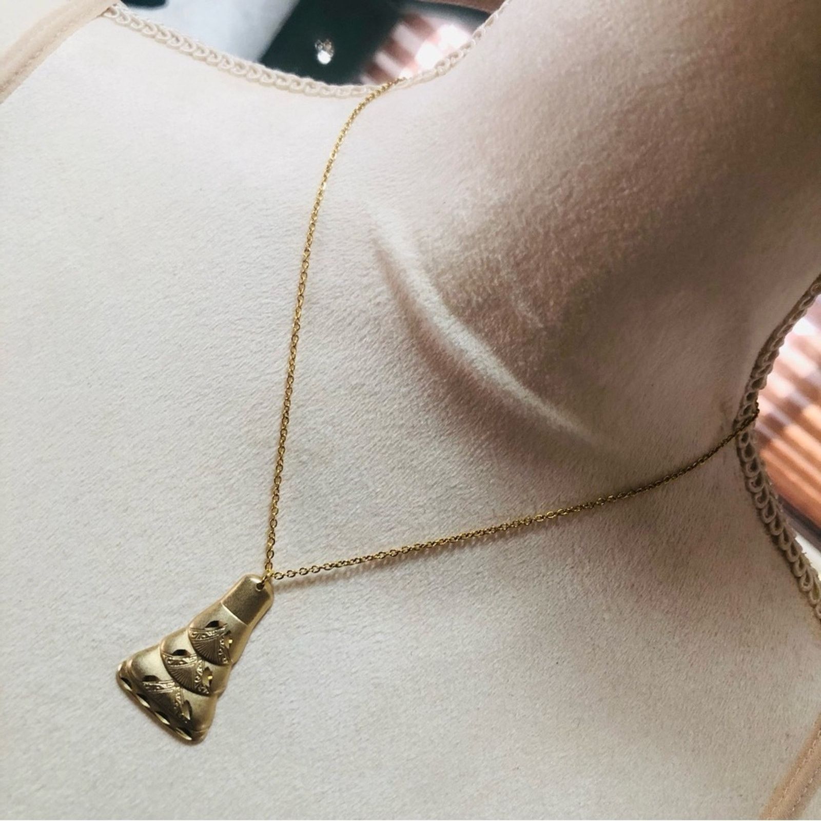 Vintage Vintage repurpose diamond cut gold pendant on chain necklace Size ONE SIZE - 5 Thumbnail