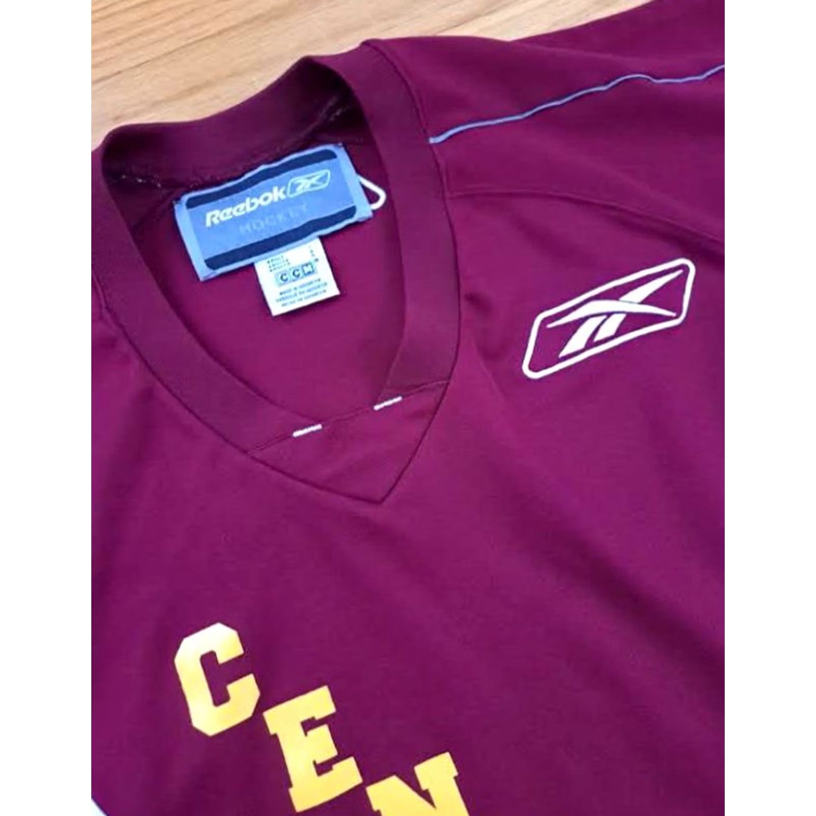 Reebok Reebok CCM Printed Hockey Jersey L Men Burgundy Central Michigan Chippewas Sweatshirt Pullover 29in Long 25-26in Chest Size US L / EU 52-54 / 3 - 7 Thumbnail