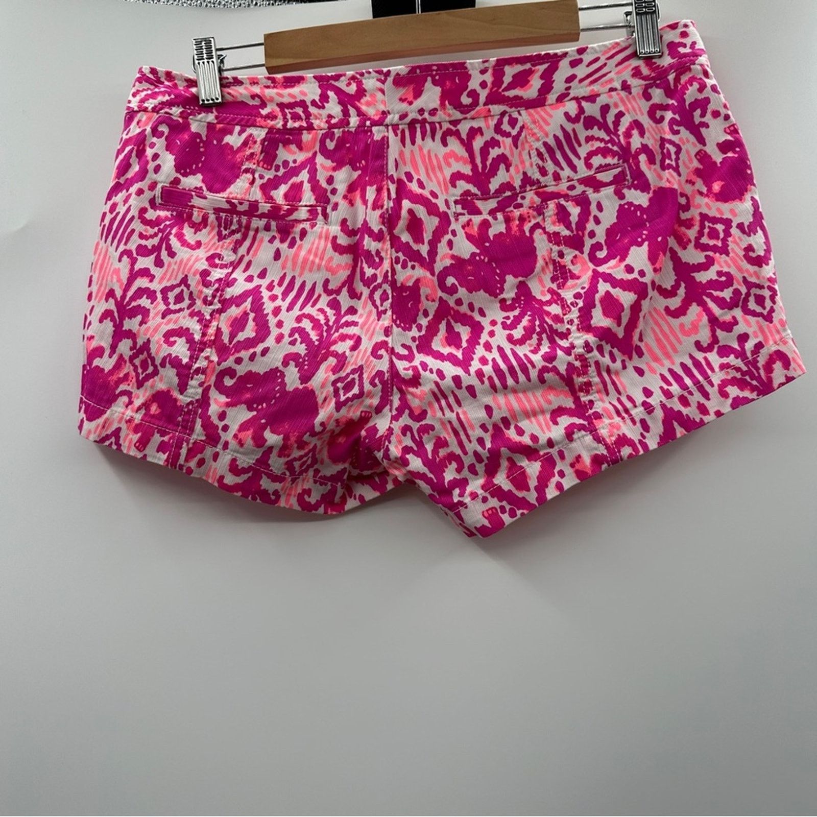 Lilly Pulitzer Lilly Pulitzer Liana Mid Rise Shorts in Tons of Fun Magenta Size 28" / US 6 / IT 42 - 4 Thumbnail