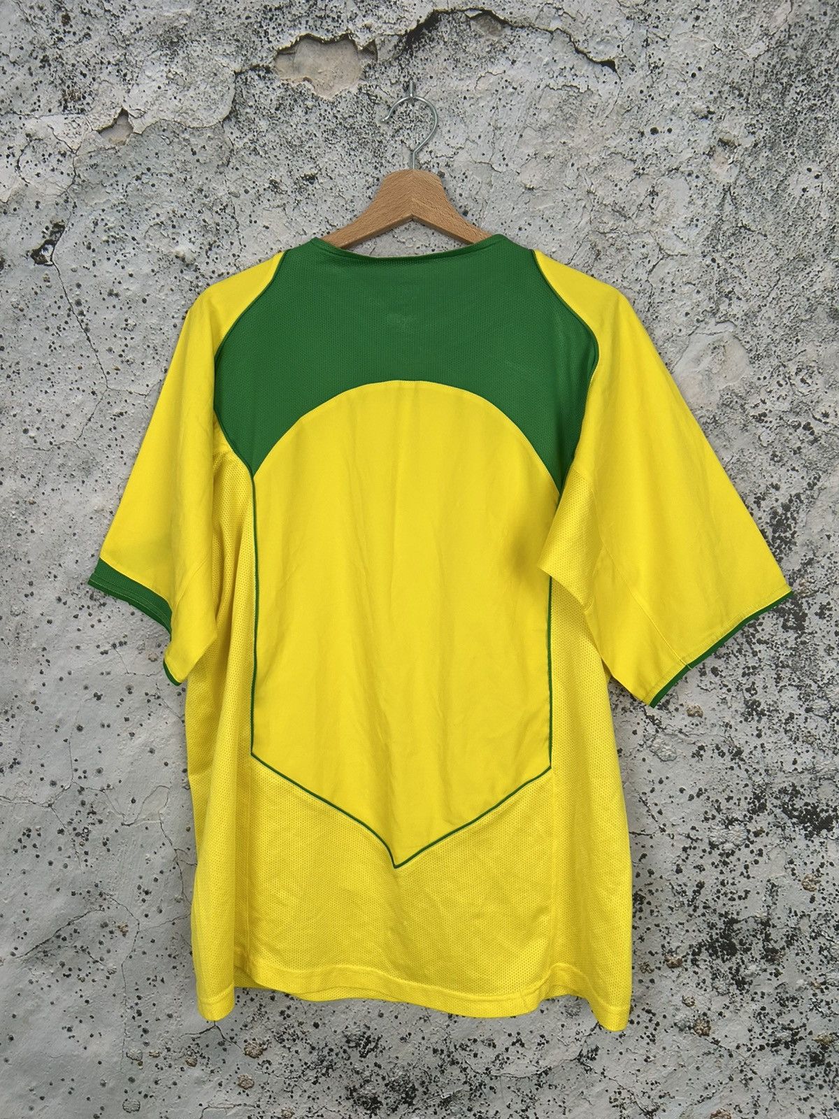 Nike Vintage Nike Brazil Soccer Jersey Football Sportswear Size US L / EU 52-54 / 3 - 4 Thumbnail