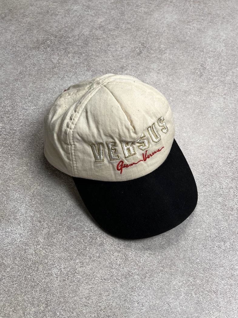 Versace × Versus Versace × Vintage VINTAGE 90’s VERSACE VERSUS GIANNI ARCHIVAL CAP Y2K Os Size ONE SIZE - 1 Thumbnail
