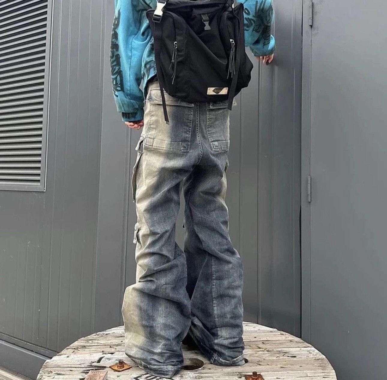 Japanese Brand Multi Pocket Cargo Oversized Gradient Wash Jeans Size US 30 / EU 46 - 2 Thumbnail