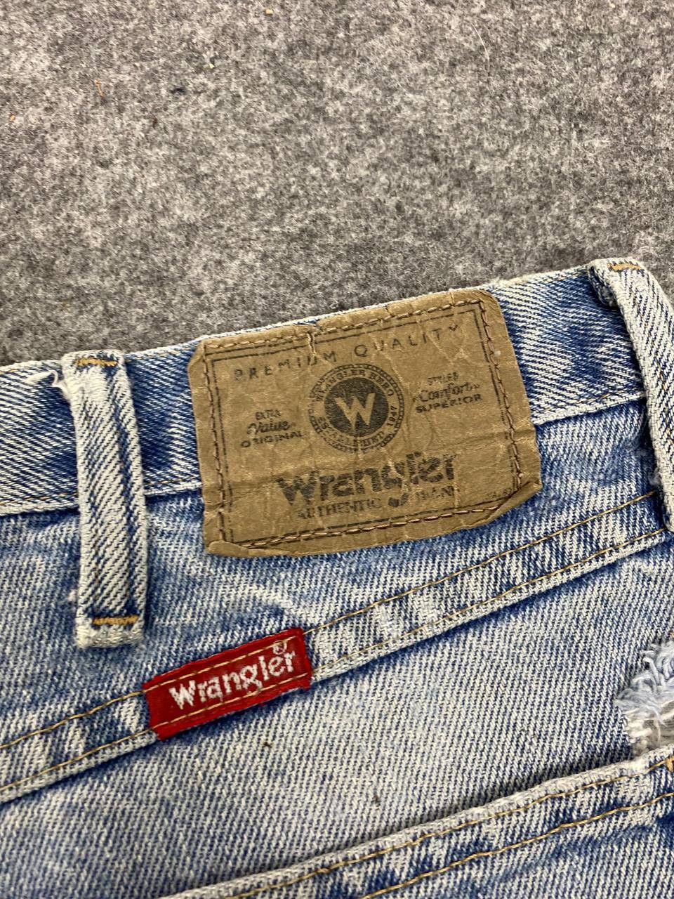 Wrangler vintage wrangler relaxed fit distressed denim Size US 37 - 5 Thumbnail