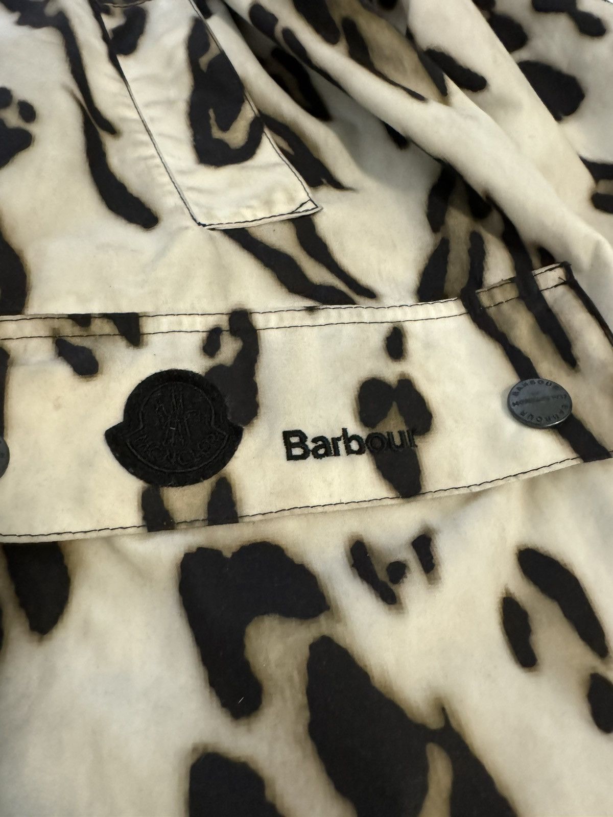 Barbour × Moncler Moncler + Barbour 1952 Leopard Print Wight Giubotto Coat Size US XL / EU 56 / 4 - 3 Thumbnail