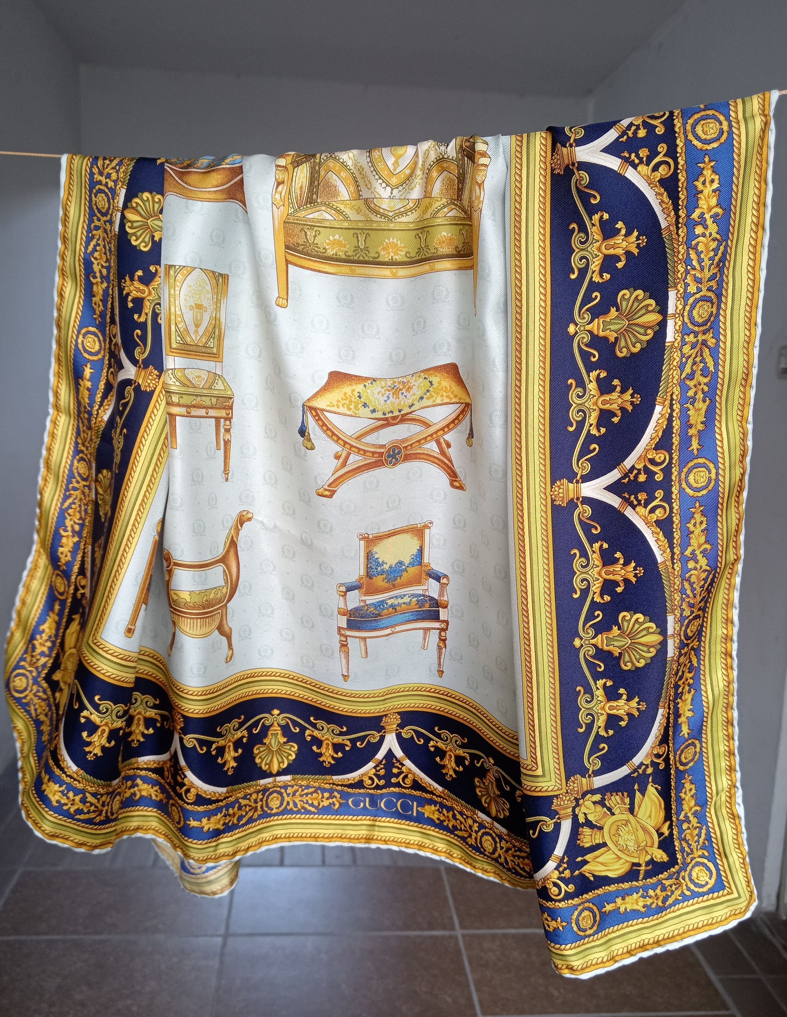 Gucci Gucci Chair Pattern Scarf in 100% silk pre Owned Size ONE SIZE - 3 Thumbnail