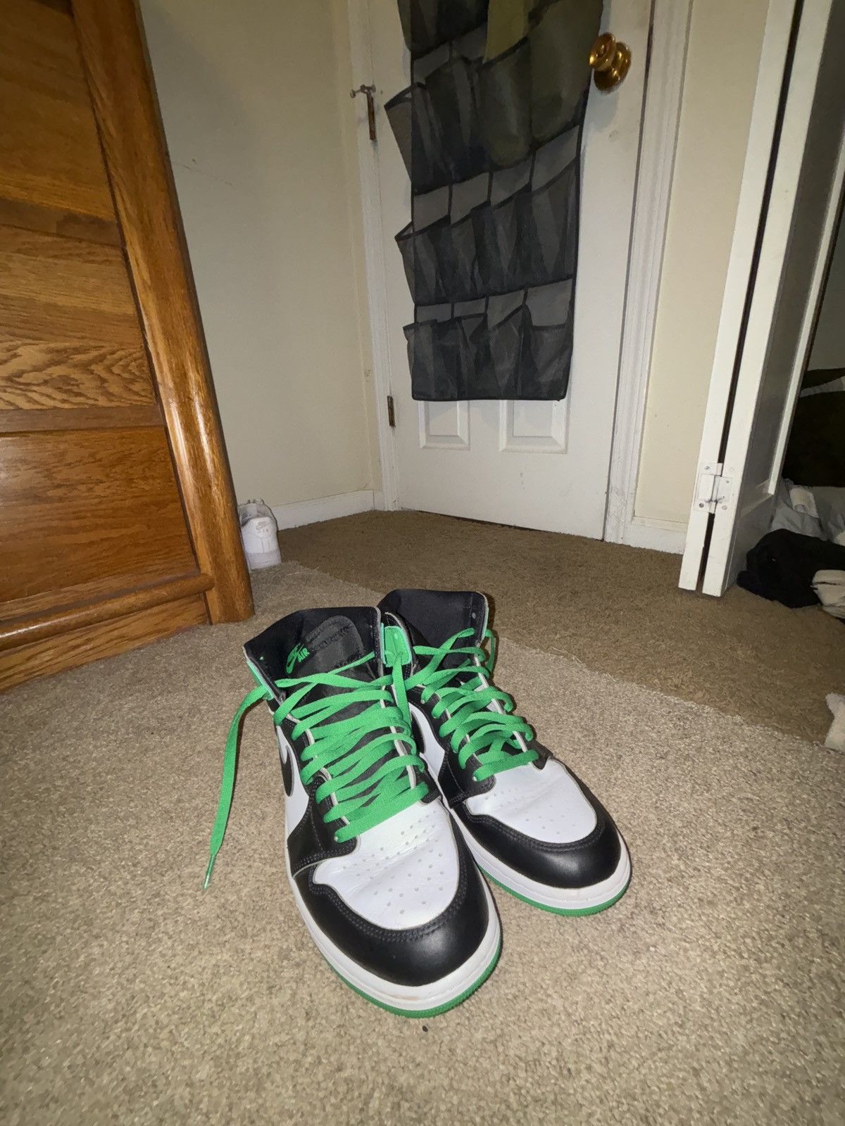 Jordan Brand Jordan 1 Lucky Green Size US 11 / EU 44 - 6 Thumbnail