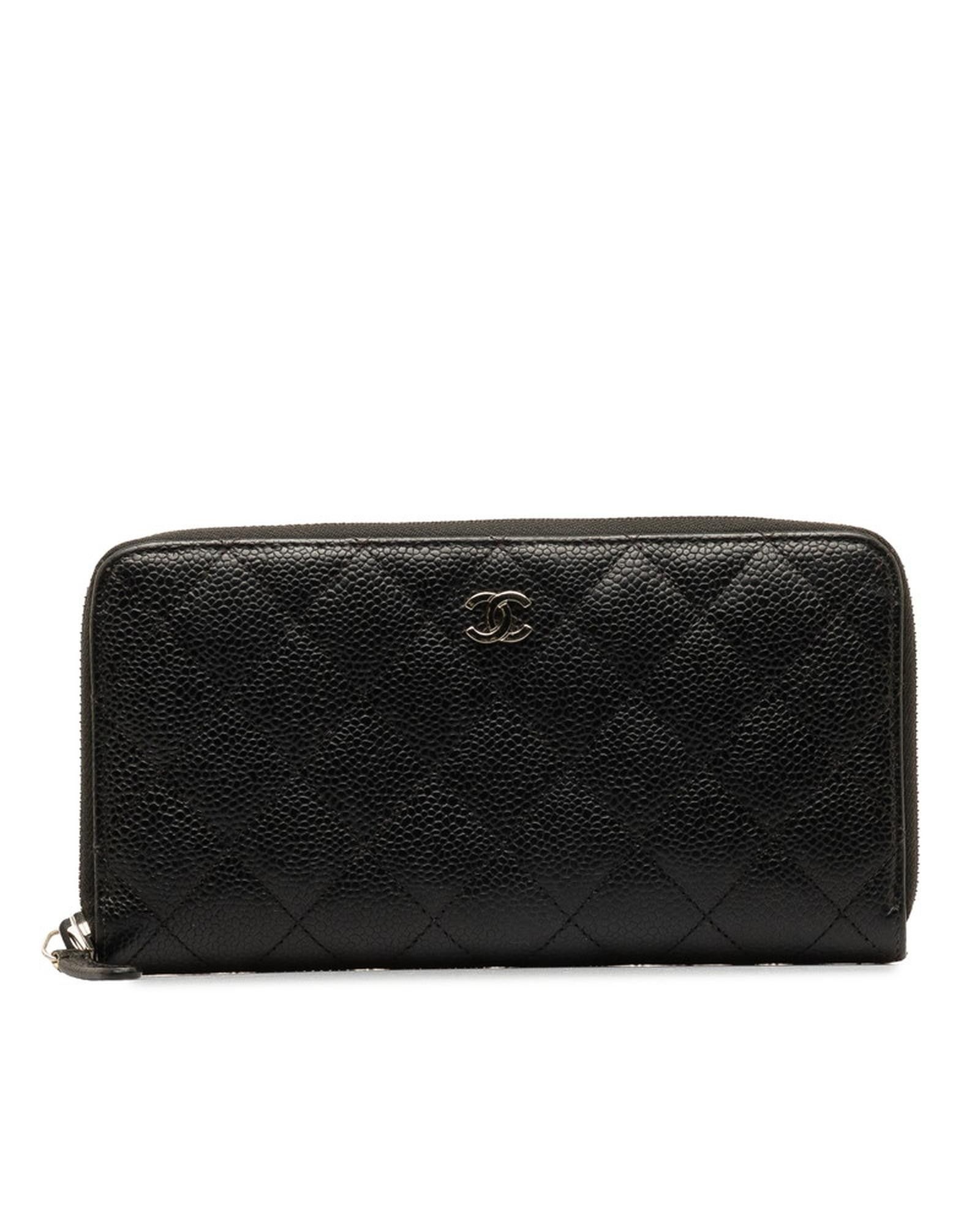 image of Chanel Luxury Quilted Zip Around Wallet In Excellent Condition in Black, Women's