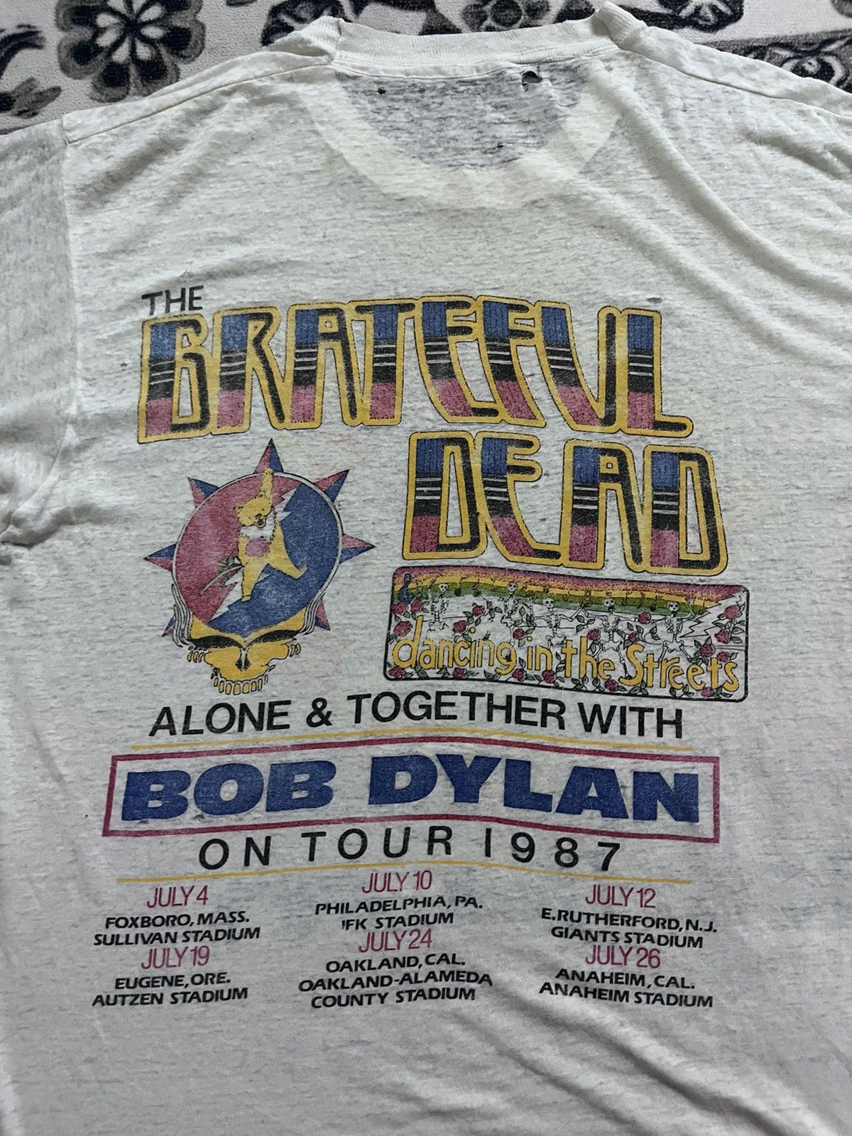 Band Tees × Grateful Dead × Vintage Vintage 80's Grateful Dead X Bob Dylan Tour Shirt Size US M / EU 48-50 / 2 - 9 Thumbnail