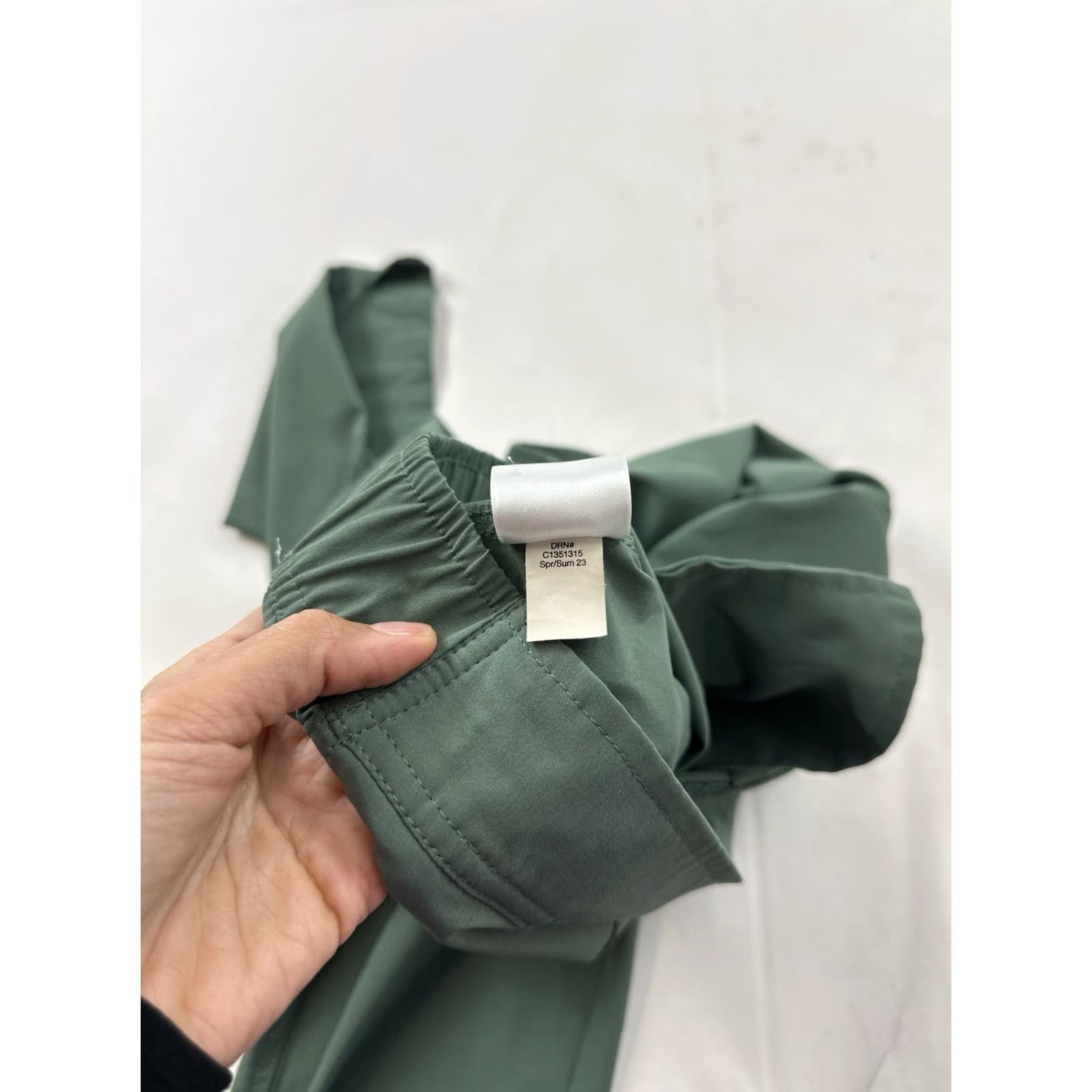 Eddie Bauer Eddie Bauer Women L Green Traveler Pants Pants Travel Ankle Gorpcore Pockets Slim Regular Size L Womens Green Travel Pants Size 36" / US 14 / IT 50 - 7 Thumbnail