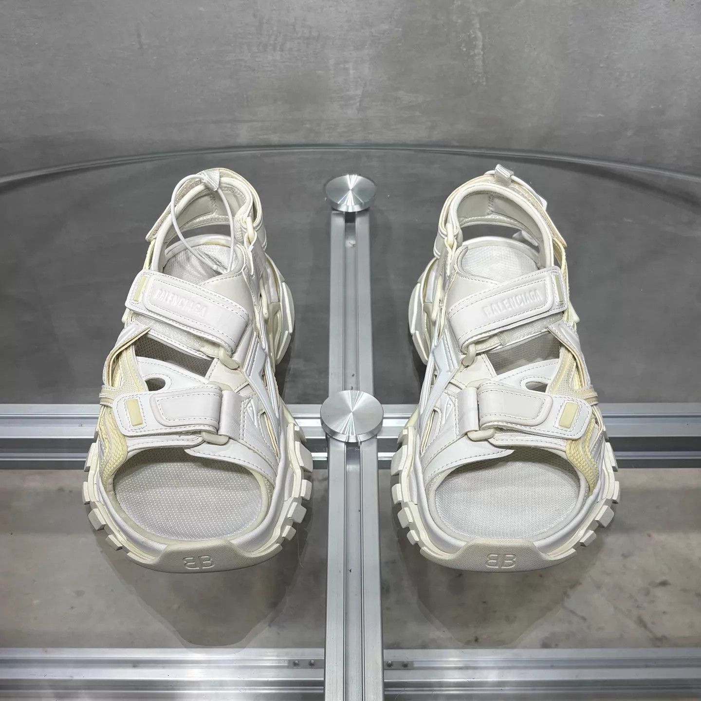 Balenciaga Balenciaga BLCG White Sandal 36 Size US 6 / IT 36 - 1 Thumbnail