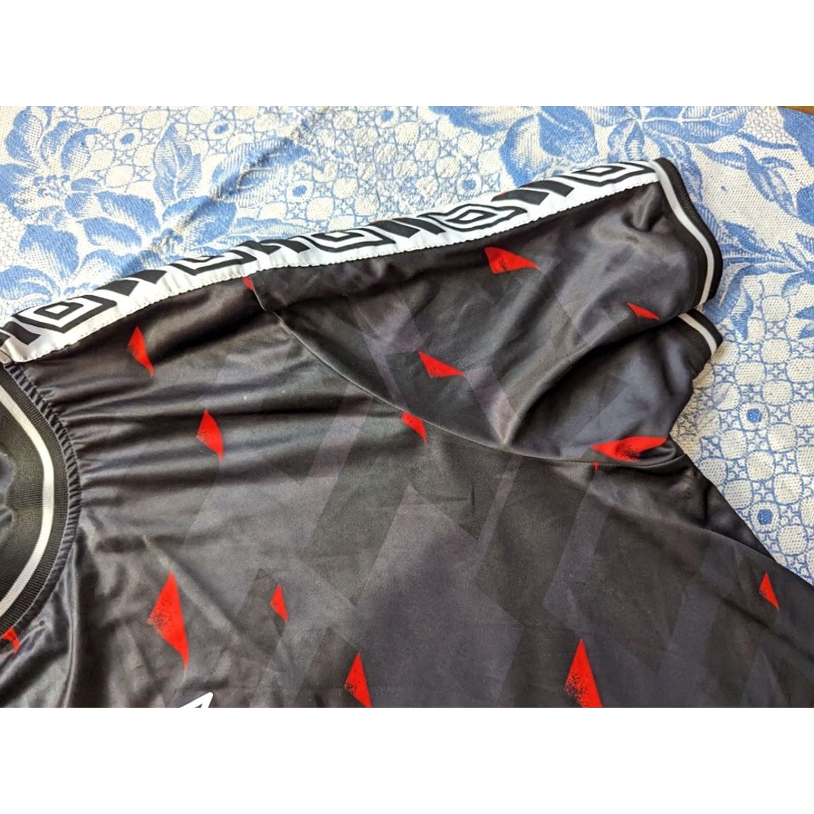 Umbro Umbro Carling Jersey Mens Size XL Black Shirt Men XL Black Umbro Carling Jersey Size US XL / EU 56 / 4 - 5 Thumbnail