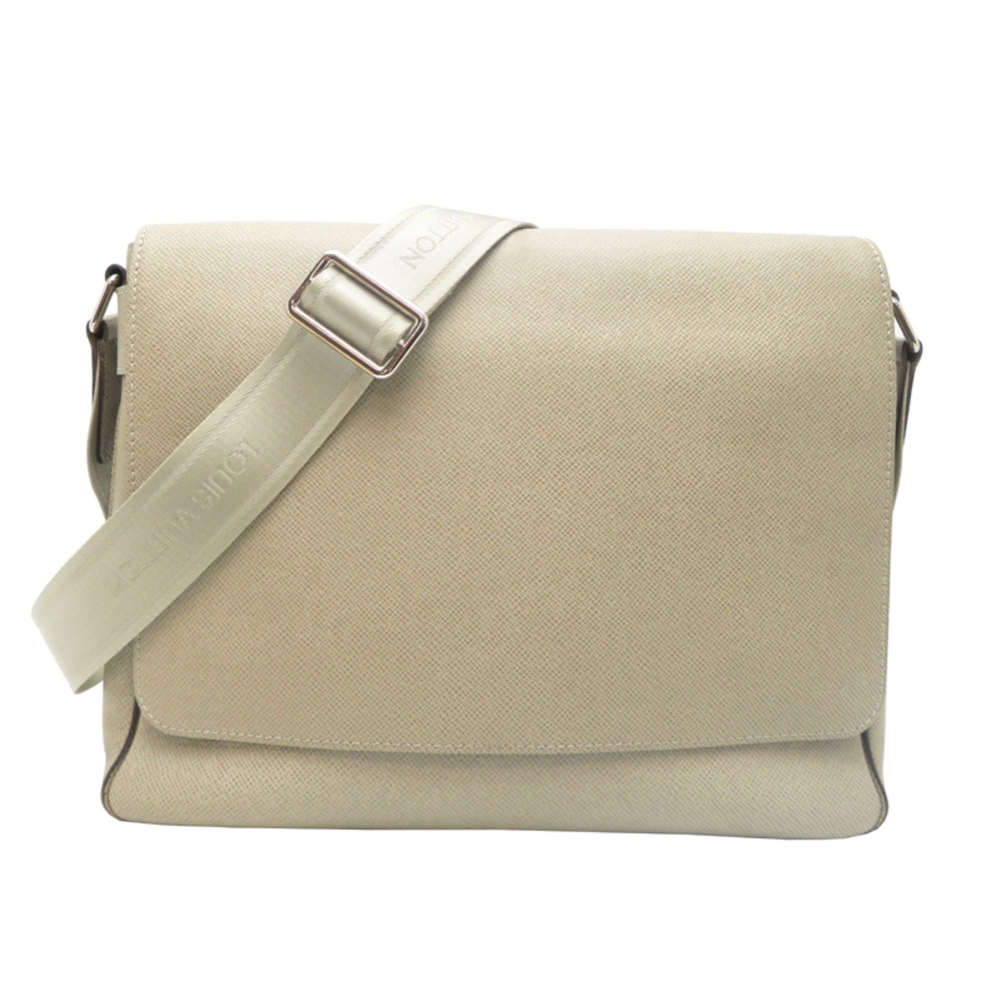 Louis Vuitton Louis Vuitton Roman MM Women's/Men's Shoulder Bag M32625 Taiga Polaire Size ONE SIZE - 1 Thumbnail