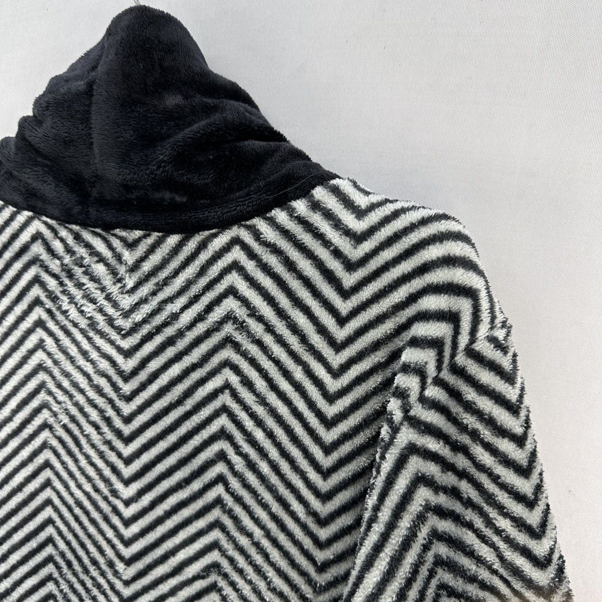 Japanese Brand Vintage A.V.V Homme Pullover Herringbone Fleece Turtle Neck Size US M / EU 48-50 / 2 - 5 Thumbnail