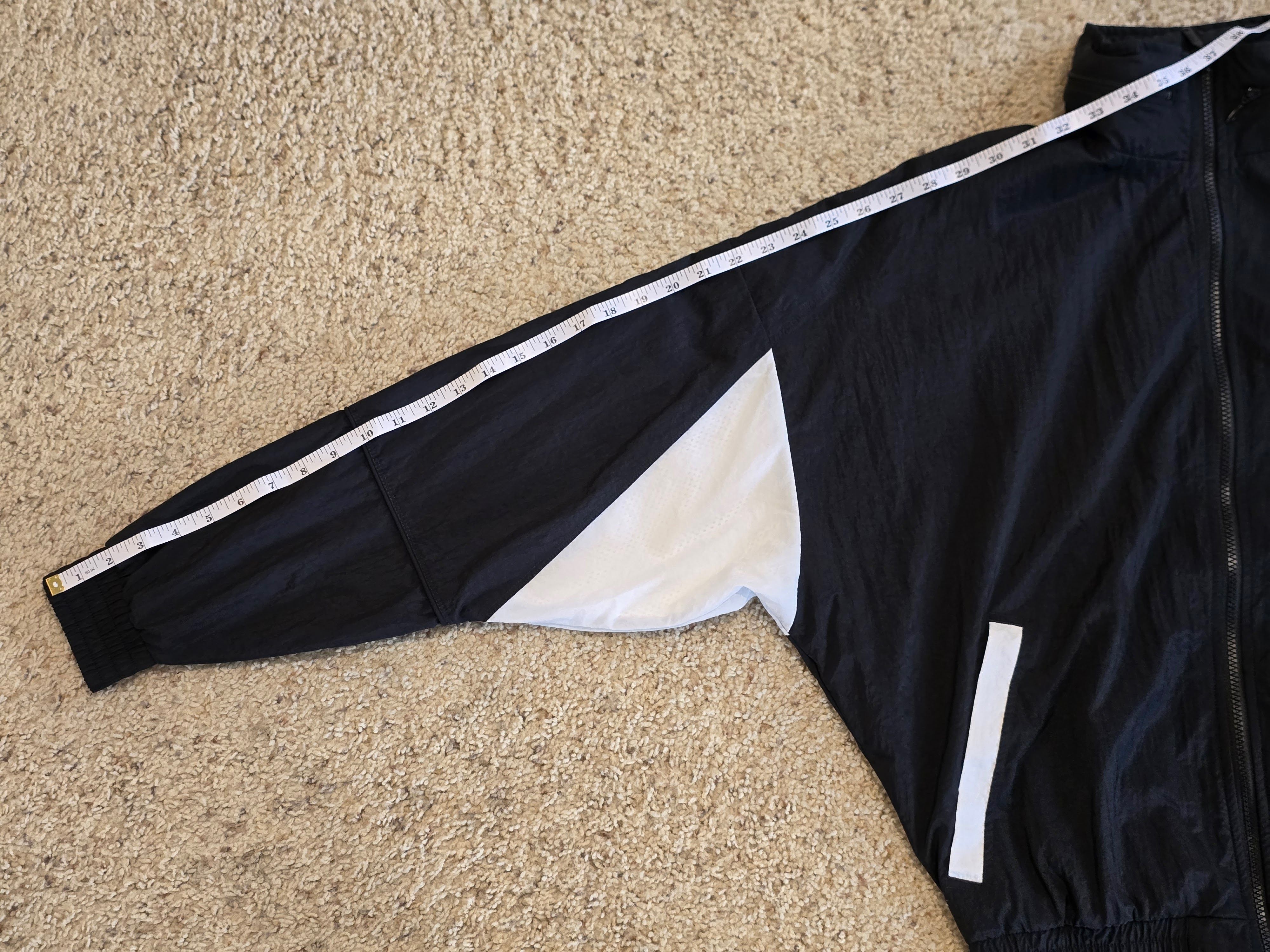 Nike Vintage 90s Nike Air Jordan Big Logo Windbreaker Jacket Size US M / EU 48-50 / 2 - 5 Thumbnail