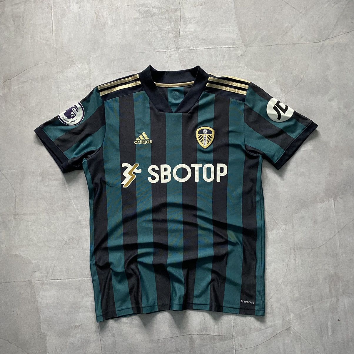 Adidas × Vintage Vintage 2020 Adidas Leeds United LUFC Soccer Jersey Y2K Home Size US M / EU 48-50 / 2 - 1 Thumbnail