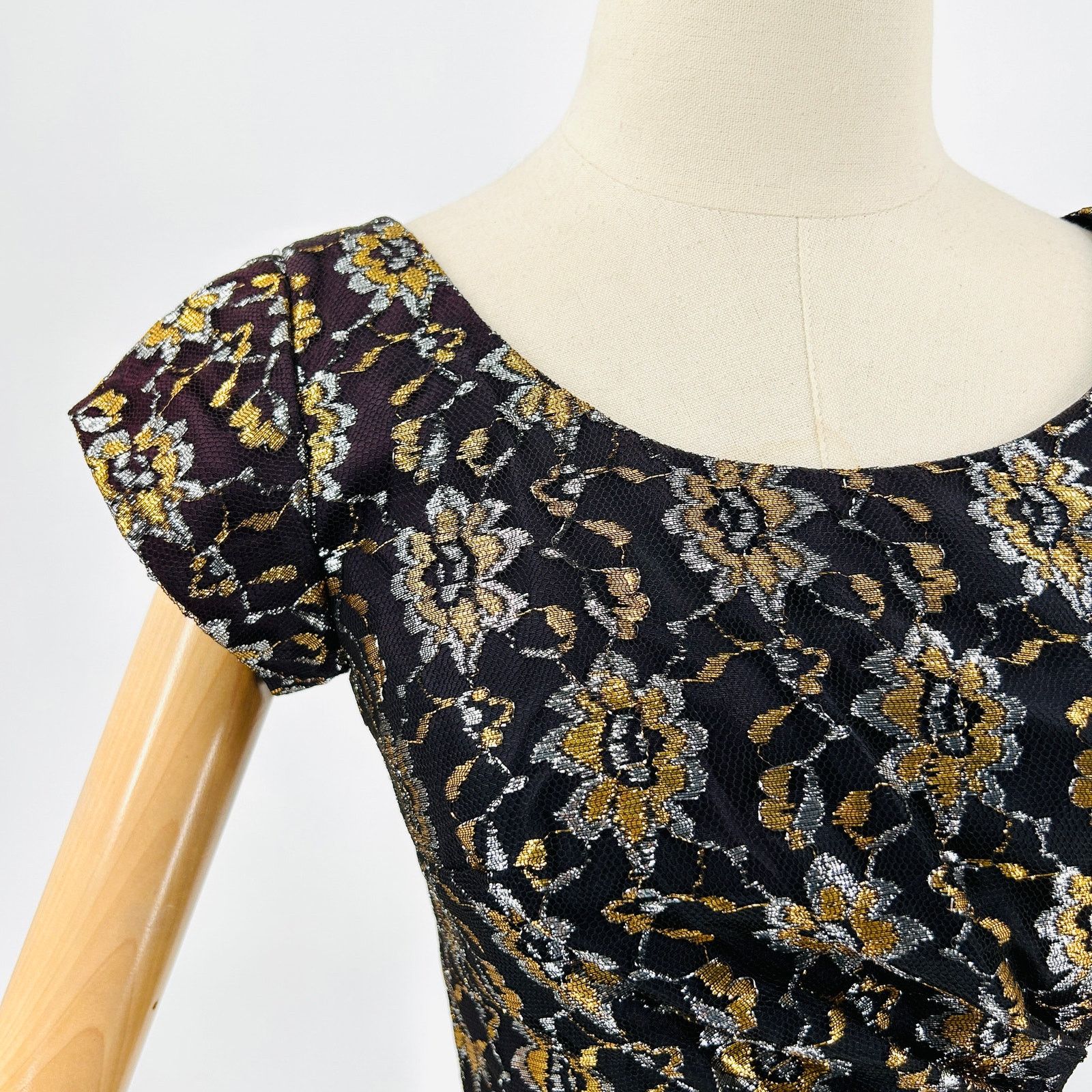 Vintage 50s/60s Black Gold Metallic Floral Lace Cocktail Dress Size XS / US 0-2 / IT 36-38 - 2 Thumbnail