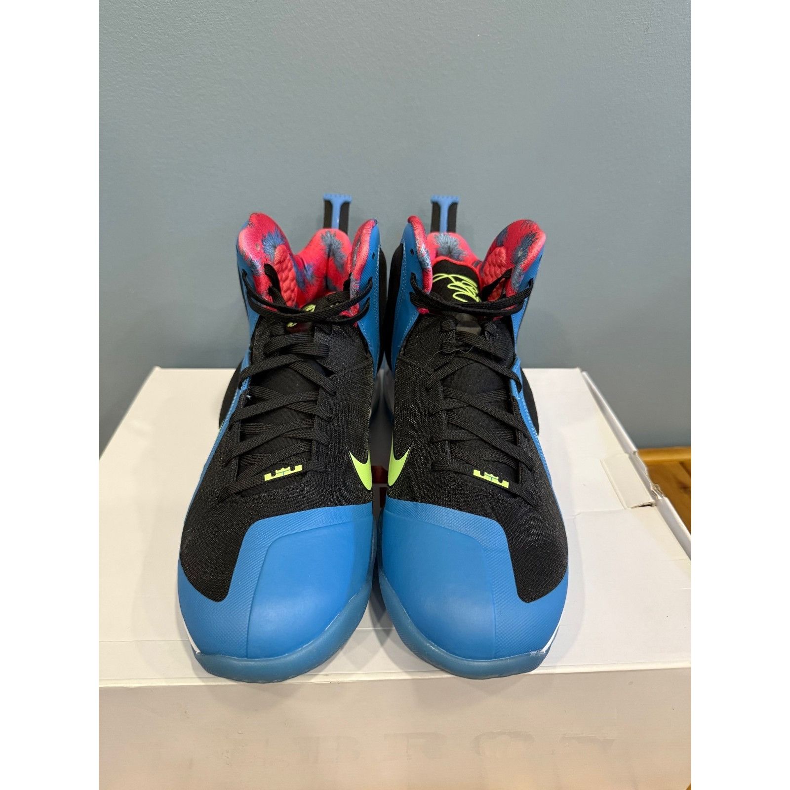 Nike Size 12 - Nike LeBron 9 South Coast - Worn 1x Size US 12 / EU 45 - 3 Thumbnail