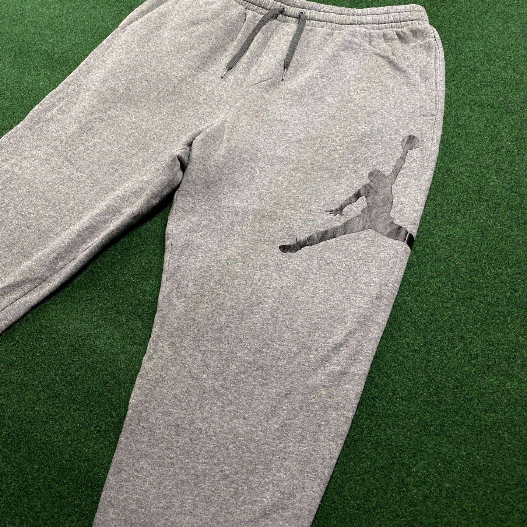 Jordan Brand VINTAGE Jordan Sweatpants Mens XL Gray Y2K Baggy Track Pants Joggers FITS 36x28 Size US 36 / EU 52 - 2 Thumbnail