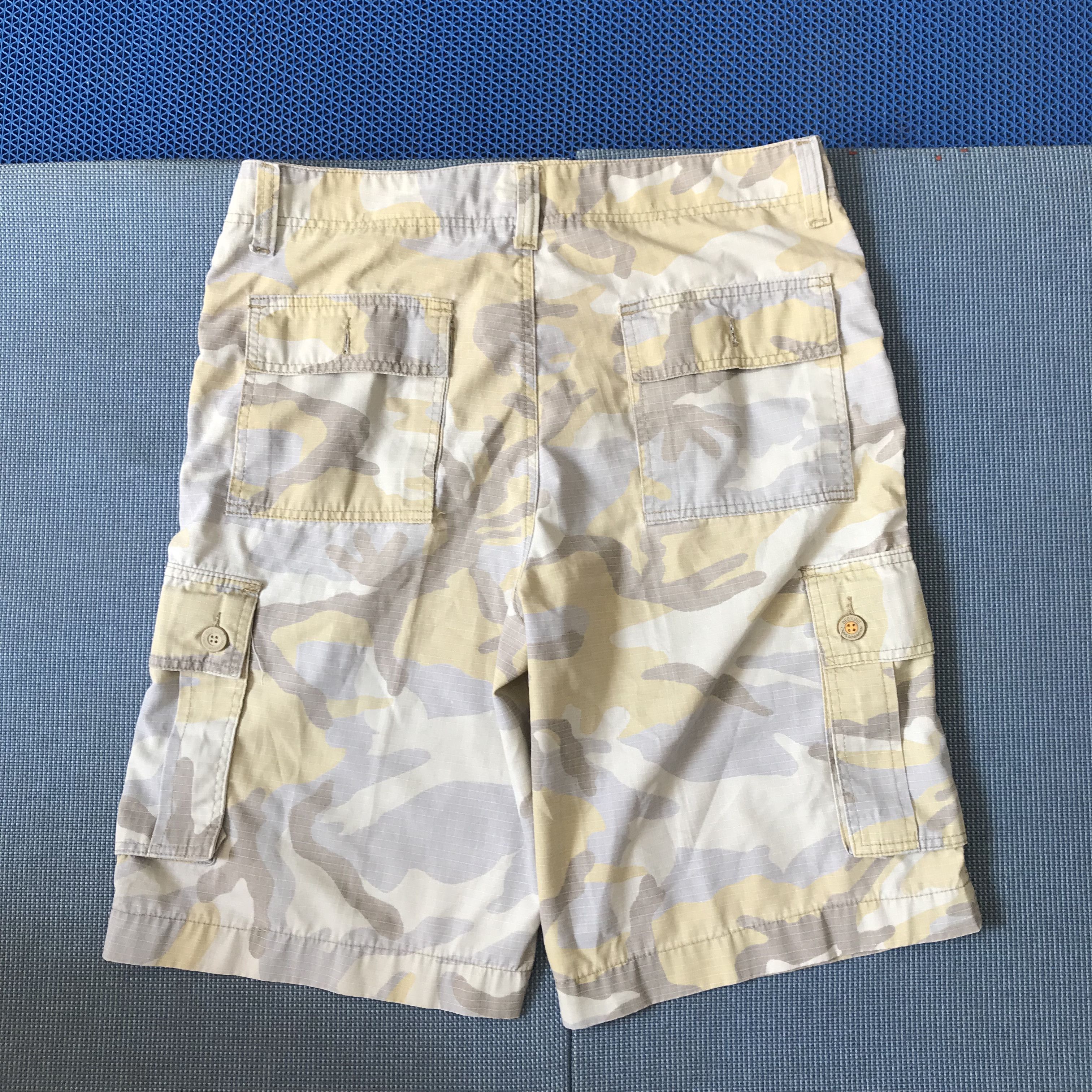 Old Navy Old Navy Blue Jeans Camouflage Military Shorts Cargo pants Size US 32 / EU 48 - 6 Thumbnail