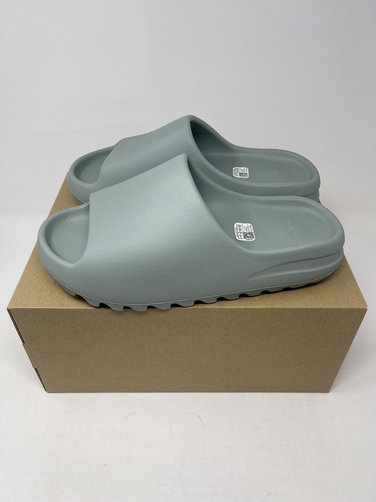 size 5 adidas originals yeezy slide sandals