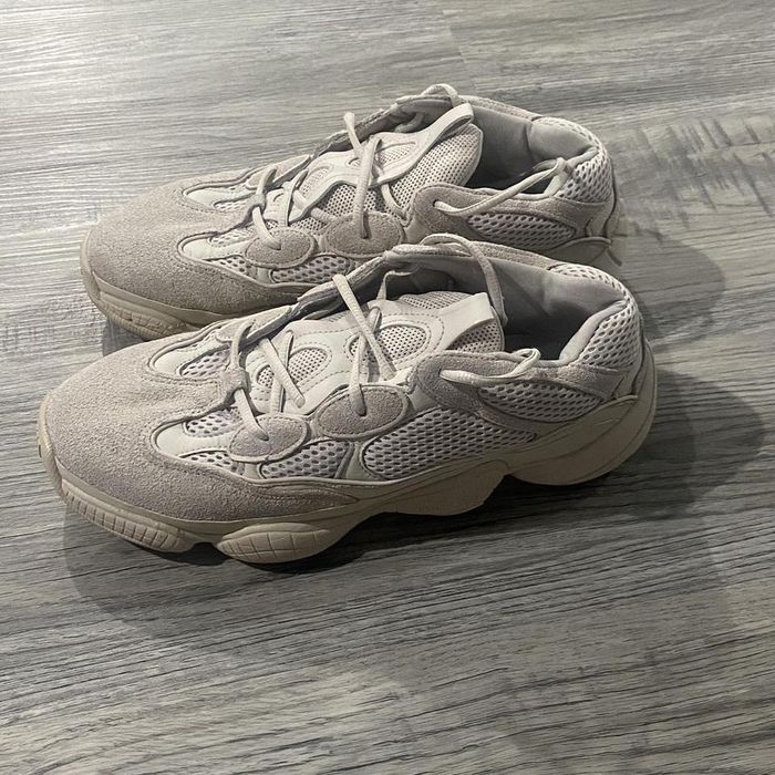kim kardashian in yeezy 700