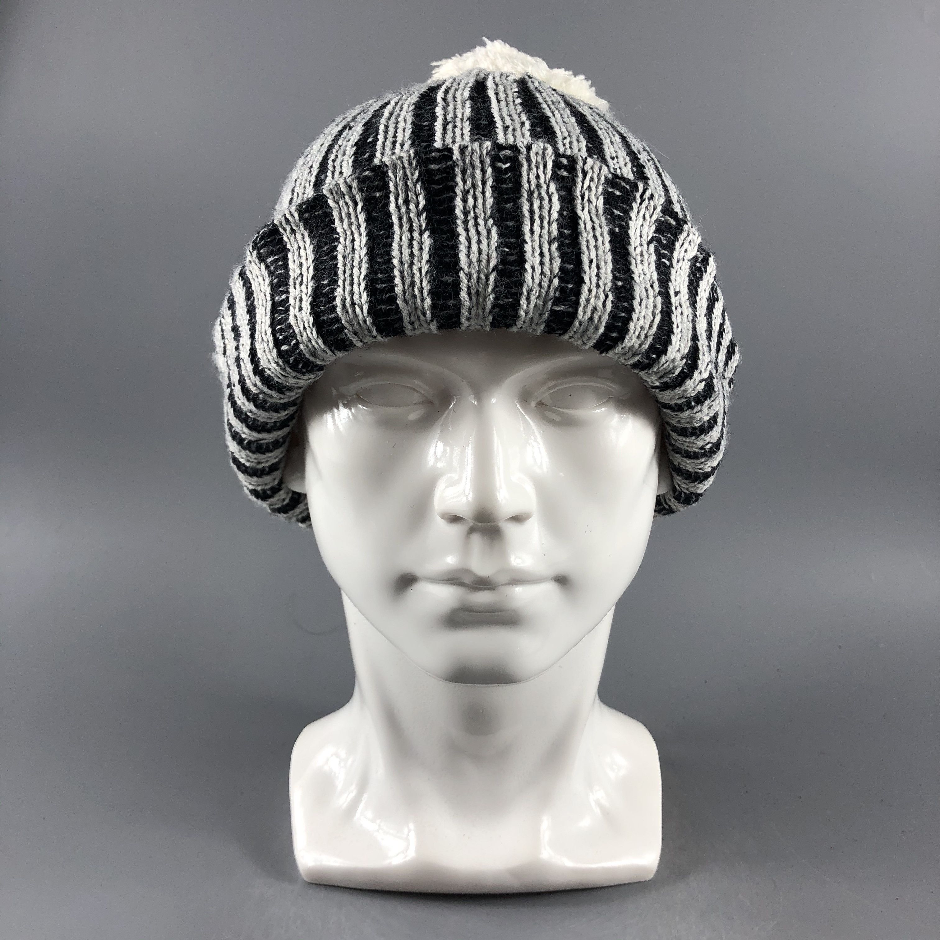 image of Vintage Unknown Stripe Bobble Beanie Snow Hat Snow Cap -D314 in Grey/Black, Men's
