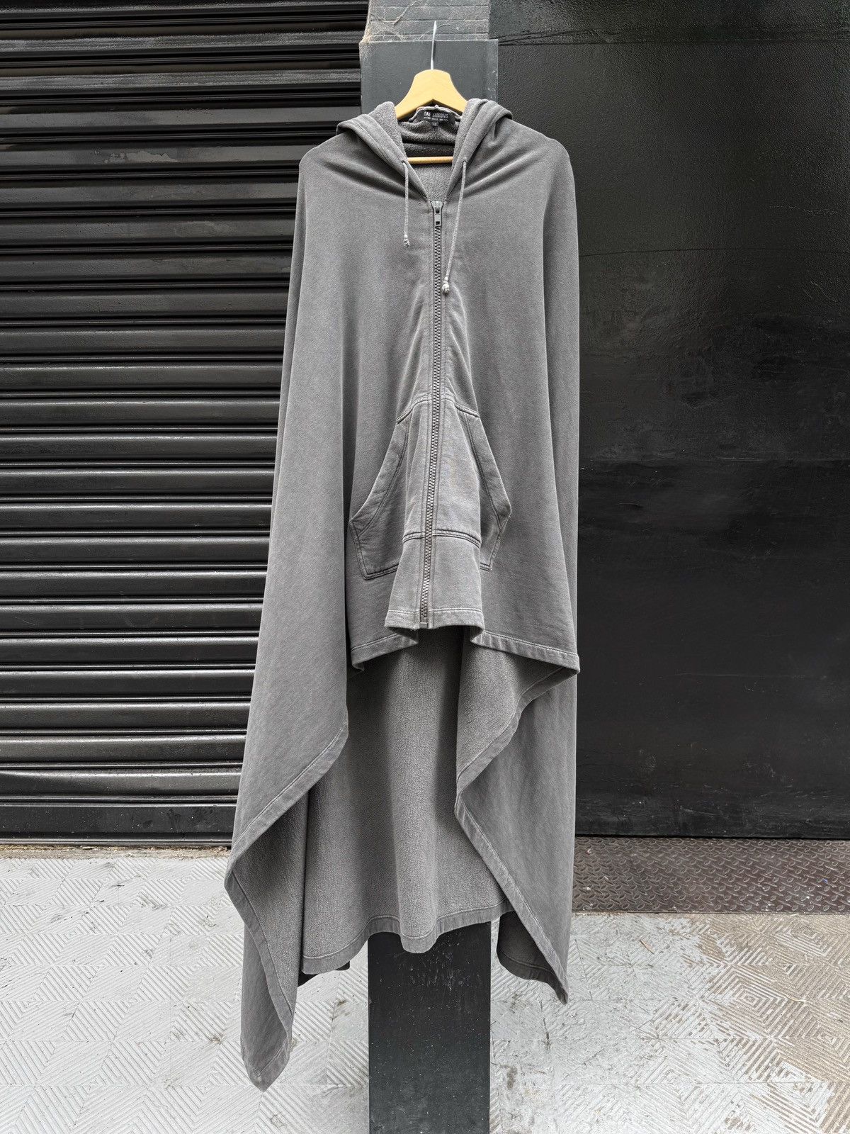 Raf Simons Raf Simons AW04 Waves Cape Size US M / EU 48-50 / 2 - 1 Thumbnail