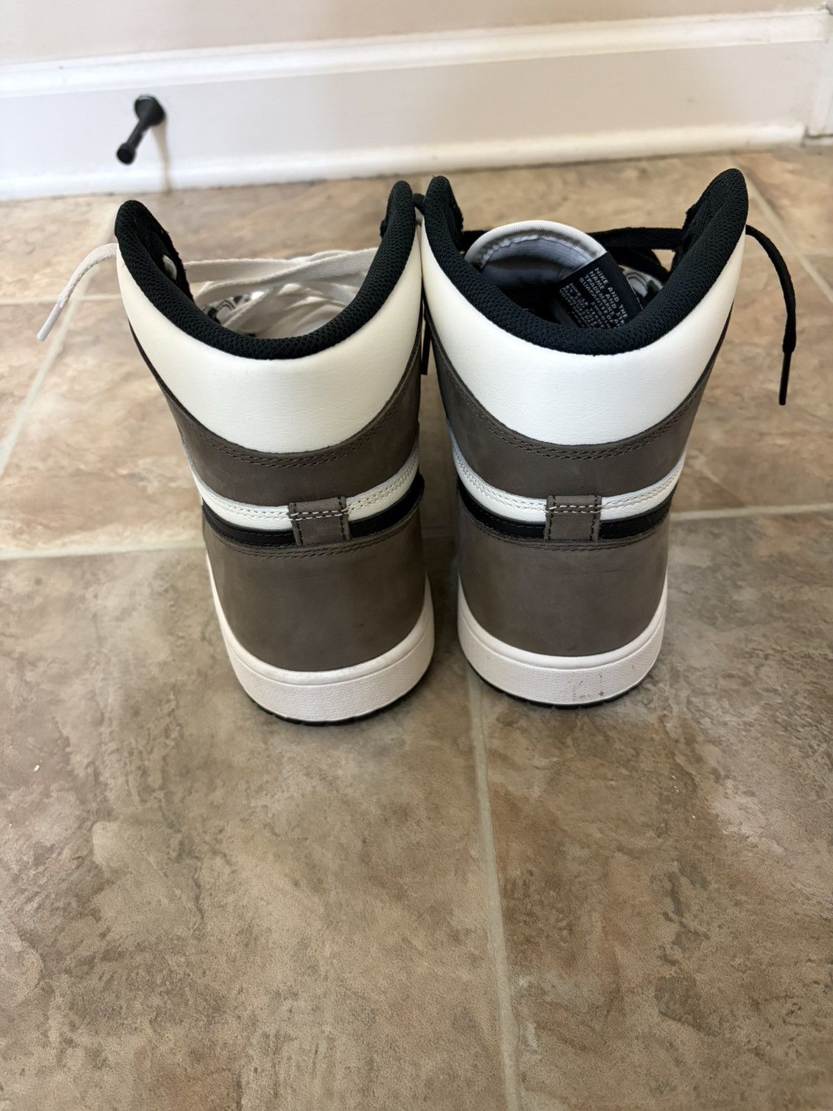 Jordan Brand Jordan 1 Retro High “Dark Mocha” Size US 13 / EU 46 - 3 Thumbnail