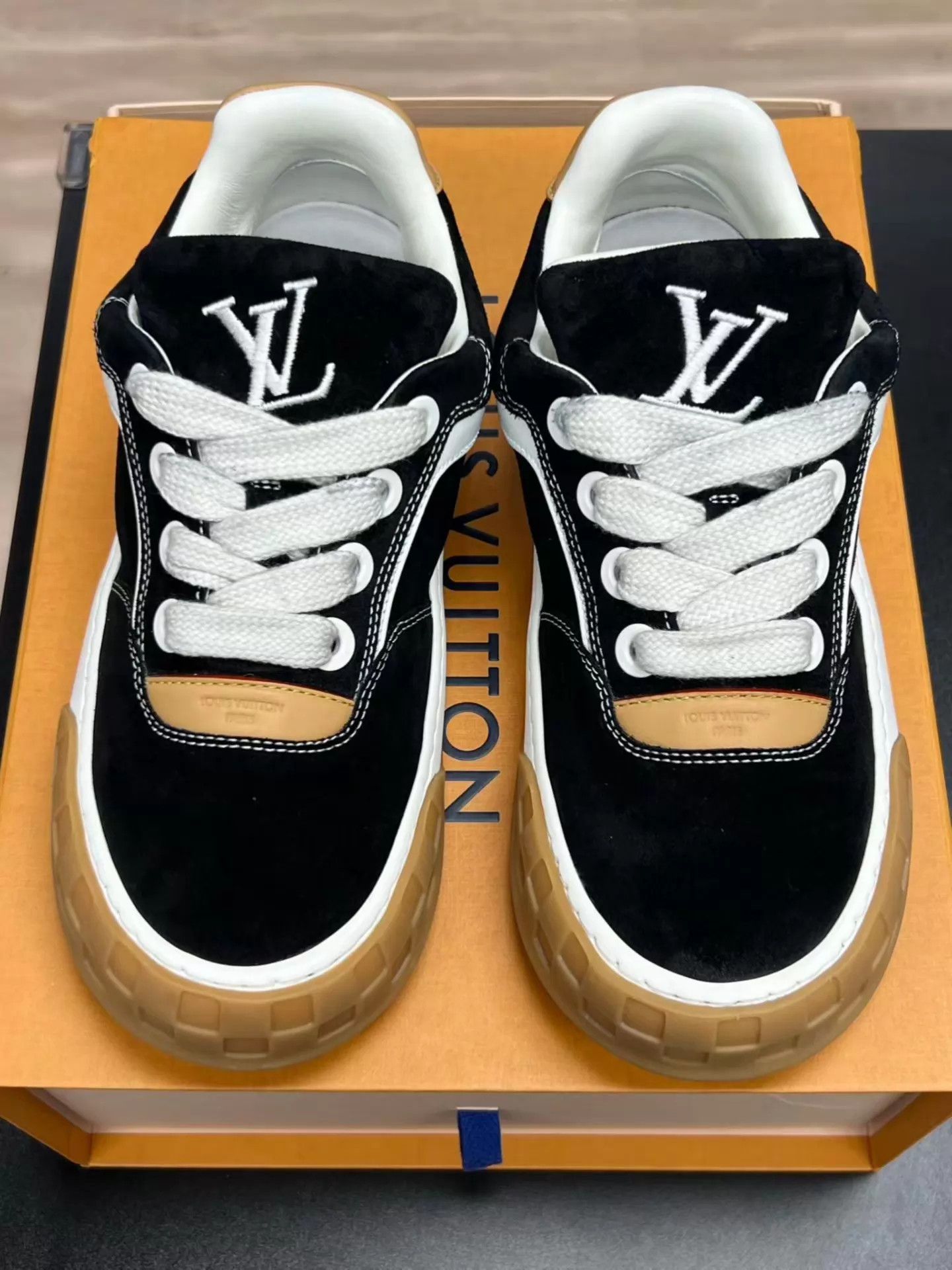 Louis Vuitton LV Tilted Biscuit Suede Sneakers Black UK7.5 Mint Size US 8.5 / EU 41-42 - 3 Thumbnail