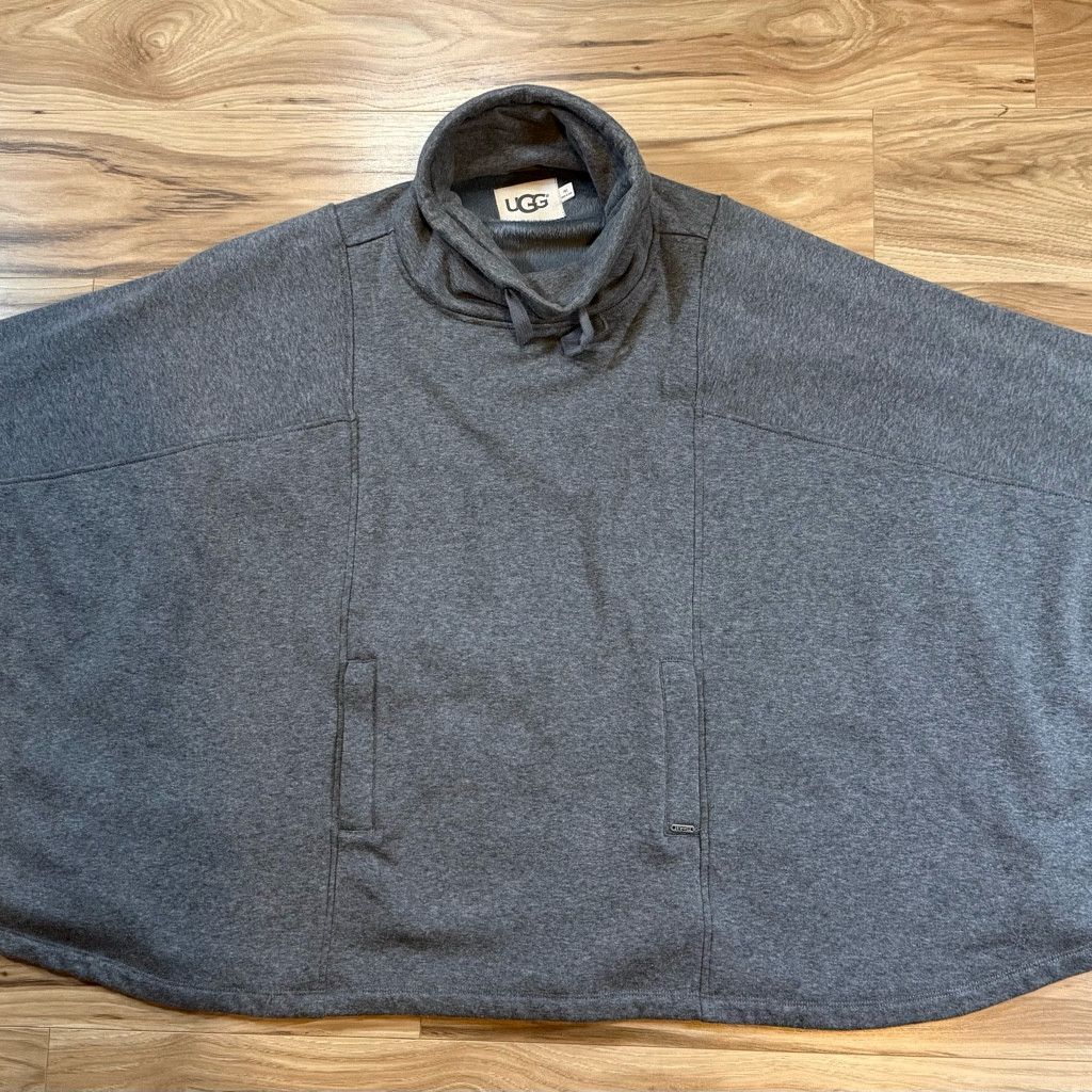 Japanese Brand UGG Women’s M/L Gray Poncho Pullover Size XL / US 12-14 / IT 48-50 - 1 Thumbnail