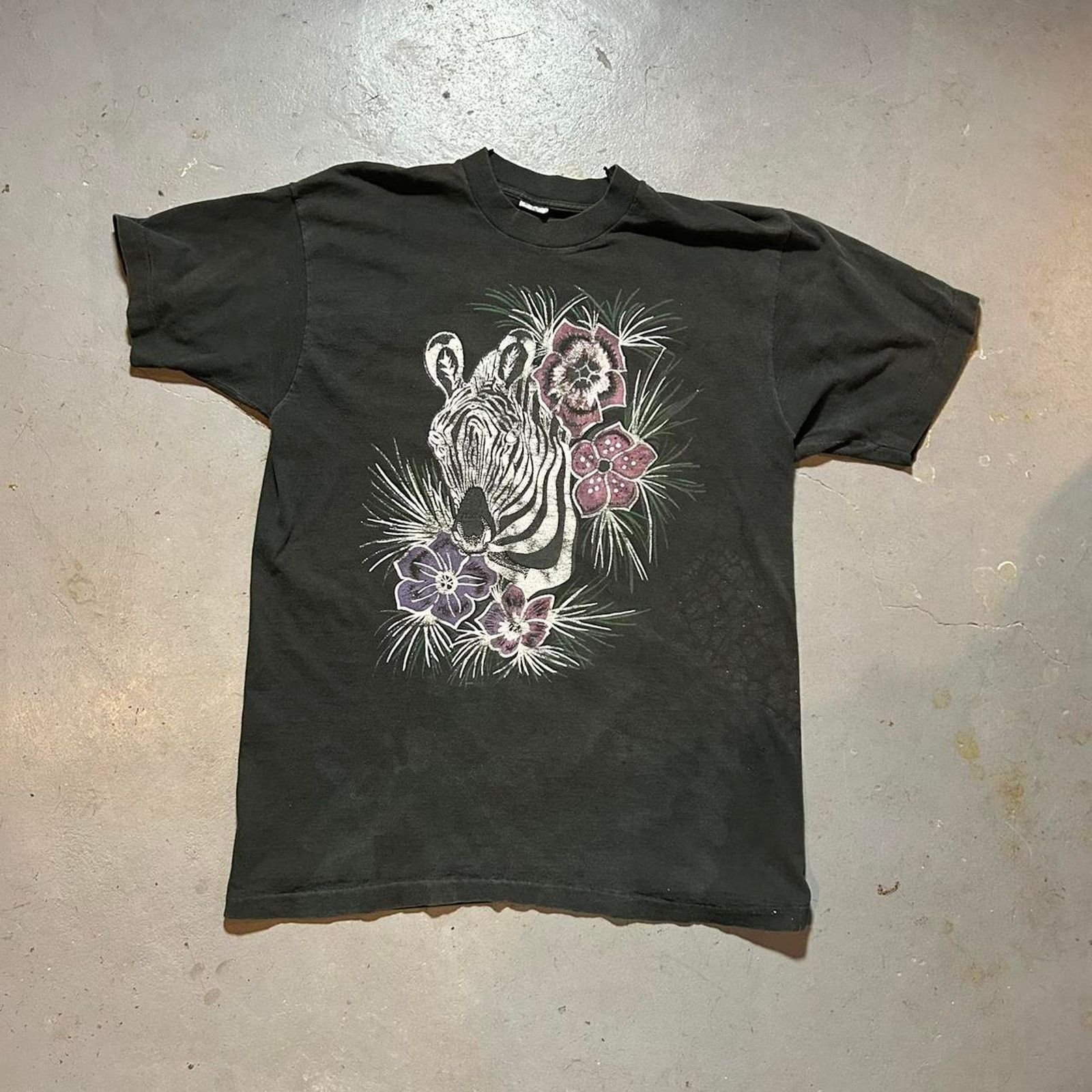 Fruit Of The Loom 90s fruit of the loom zebra shirt. Size US XL / EU 56 / 4 - 1 Thumbnail