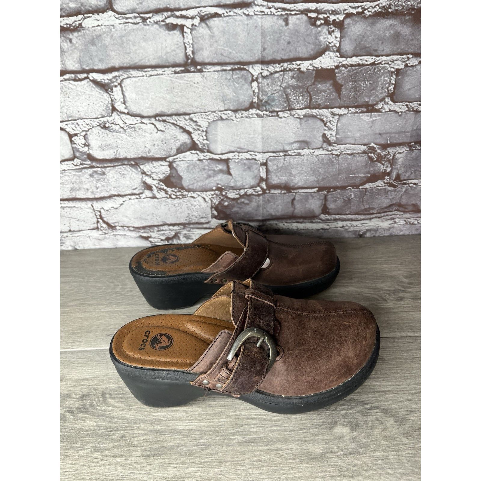 Crocs CROCS COBBLER Brown Leather Brass Buckle Heel Clogs Shoes Wo Size US 7 / IT 37 - 16 Thumbnail