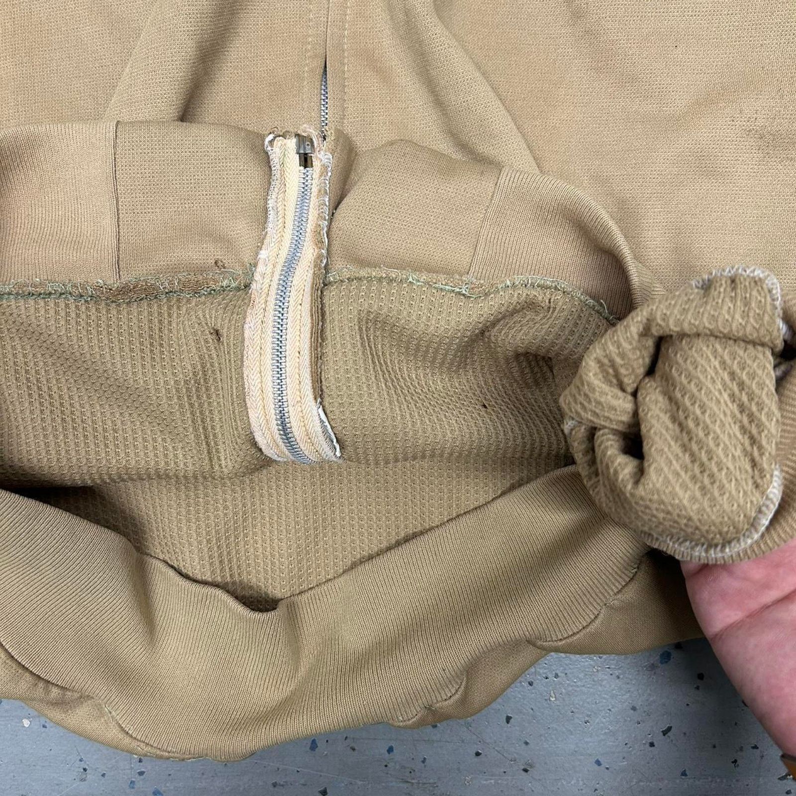Other VTG 70s/80s Khaki zip-up hoodie with a worn distressed look Size US L / EU 52-54 / 3 - 5 Thumbnail