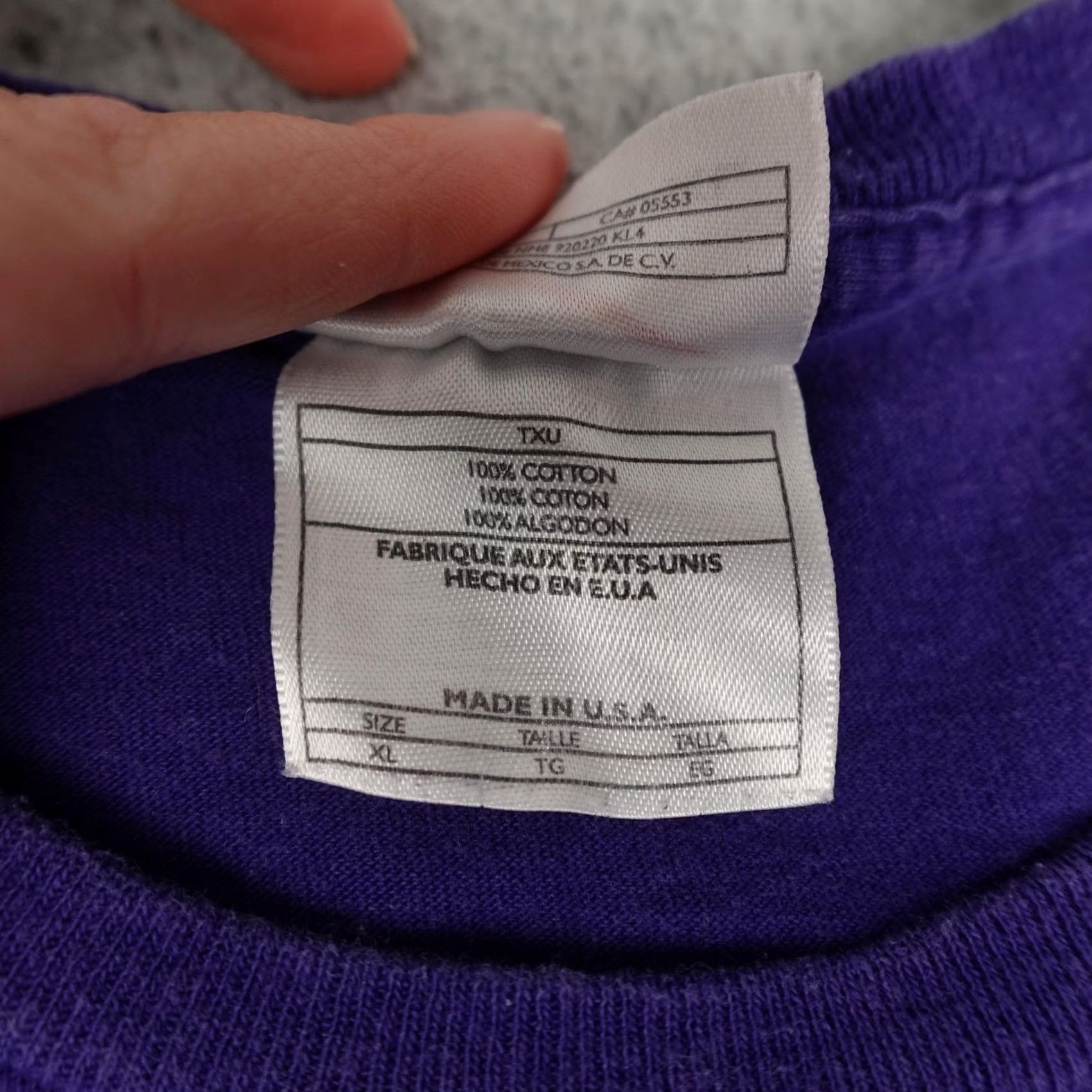 Nike VINTAGE Nike Shirt Mens XL Purple Repetition Swoosh Graphic Tee Made USA 90s Size US XL / EU 56 / 4 - 3 Thumbnail