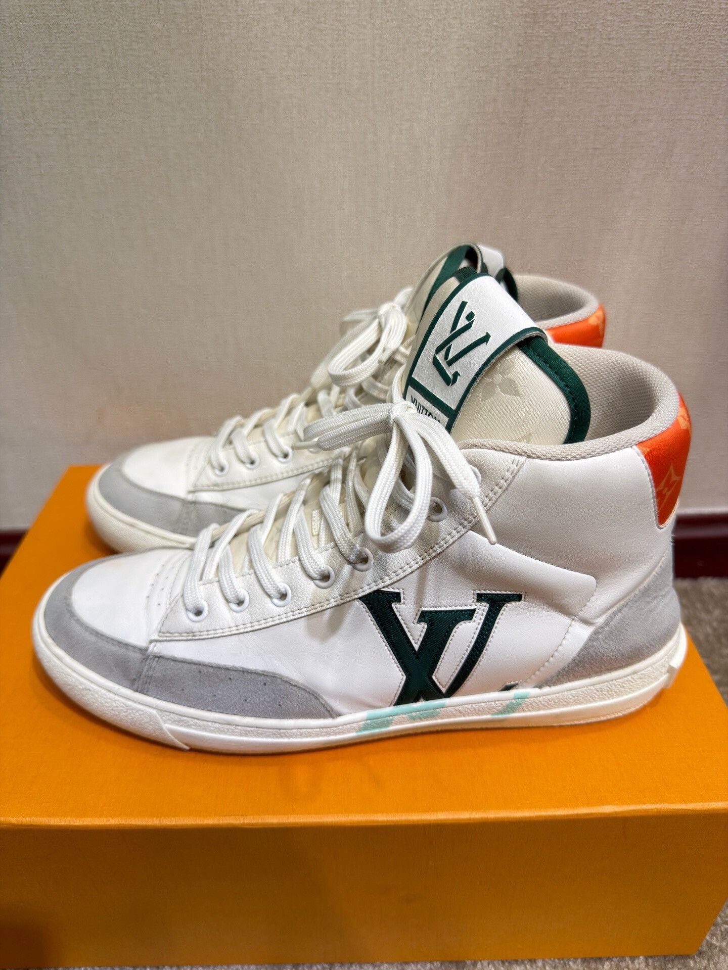 Louis Vuitton Louis Vuitton High-Top Sneakers in White Green Size US 8 / EU 41 - 1 Thumbnail