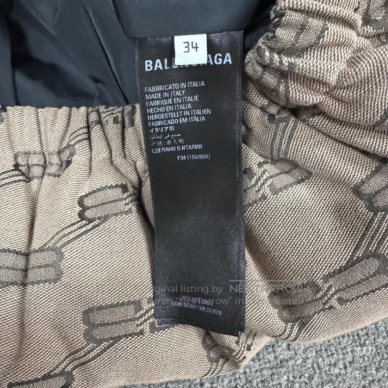 Balenciaga Balenciaga Printed Puffer Jacket in Short Crop Size XXS / US 00 / IT 34 - 6 Thumbnail