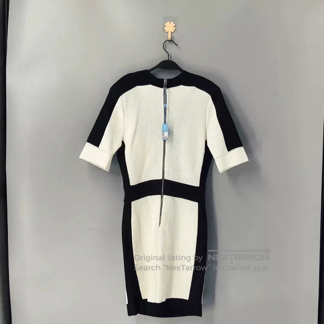 Balmain Balmain Classic Logo Dress. Size XS / US 0-2 / IT 36-38 - 2 Thumbnail