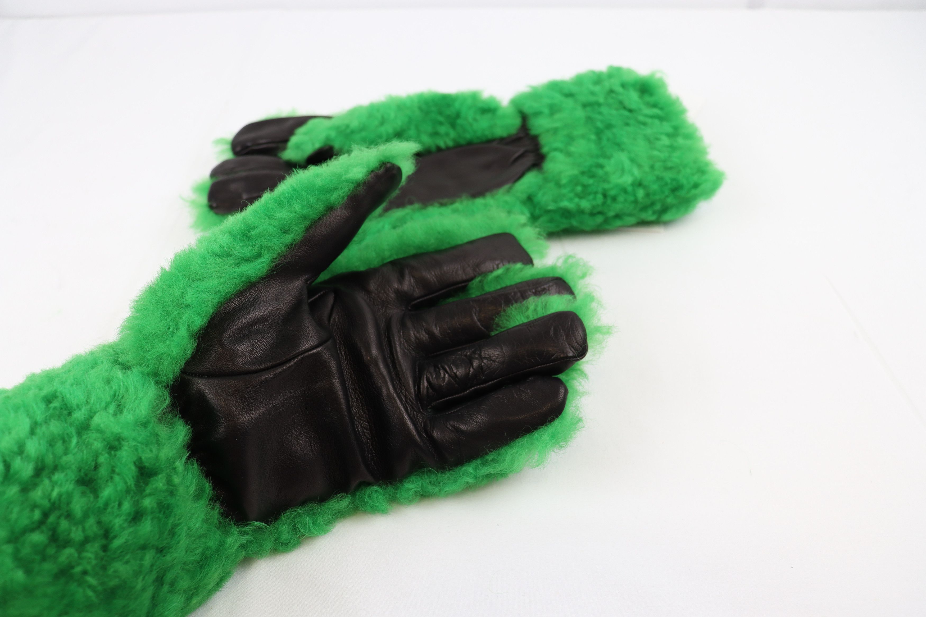 Bottega Veneta o1rshd10124 Size: 9.5 / Teddy Shearling Gloves in Parakeet Size ONE SIZE - 5 Thumbnail