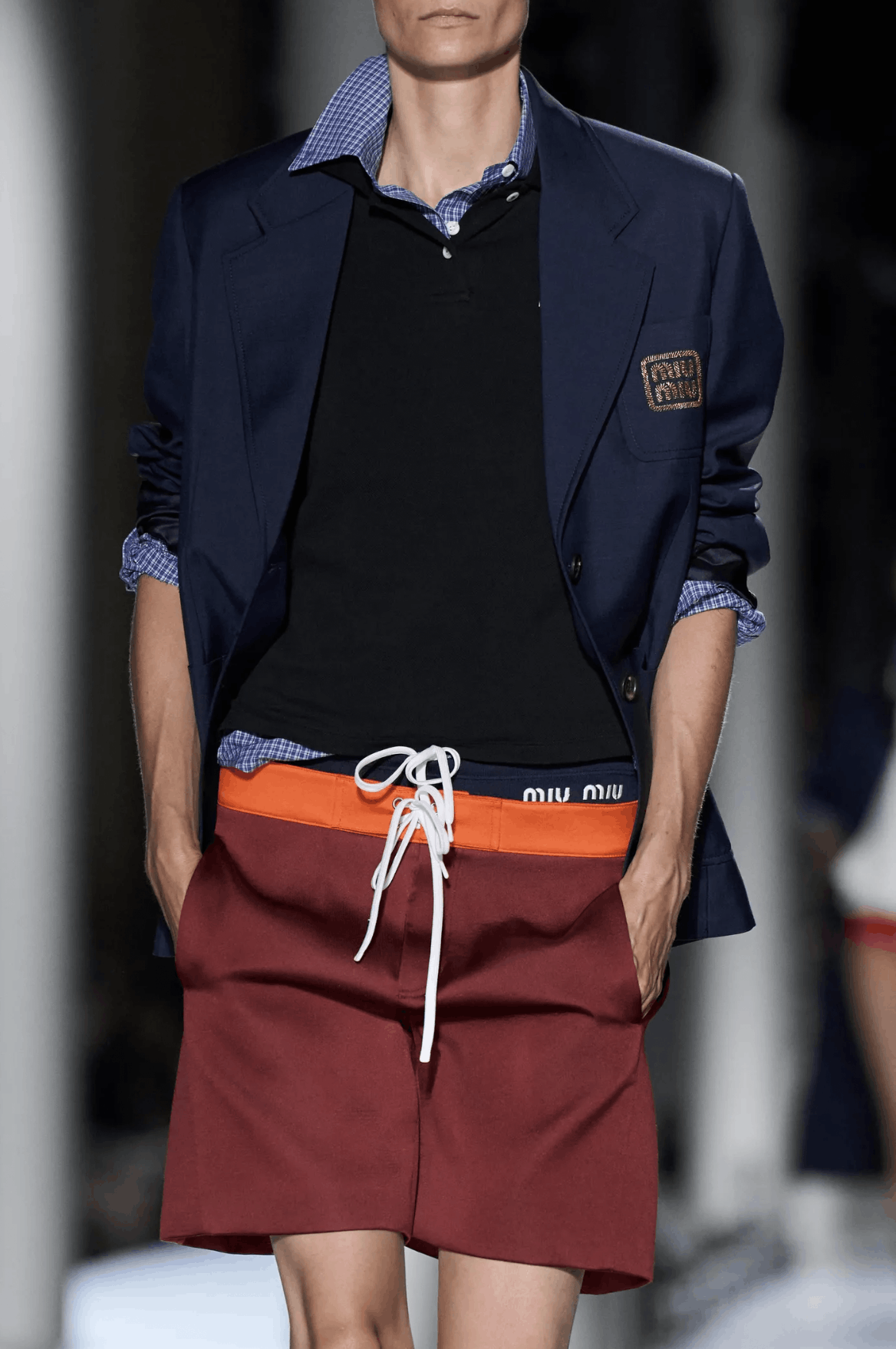 Miu Miu From the SS24 runway contrasting-waistband shorts $ 1,820 Size 30" / US 8 / IT 44 - 2 Thumbnail