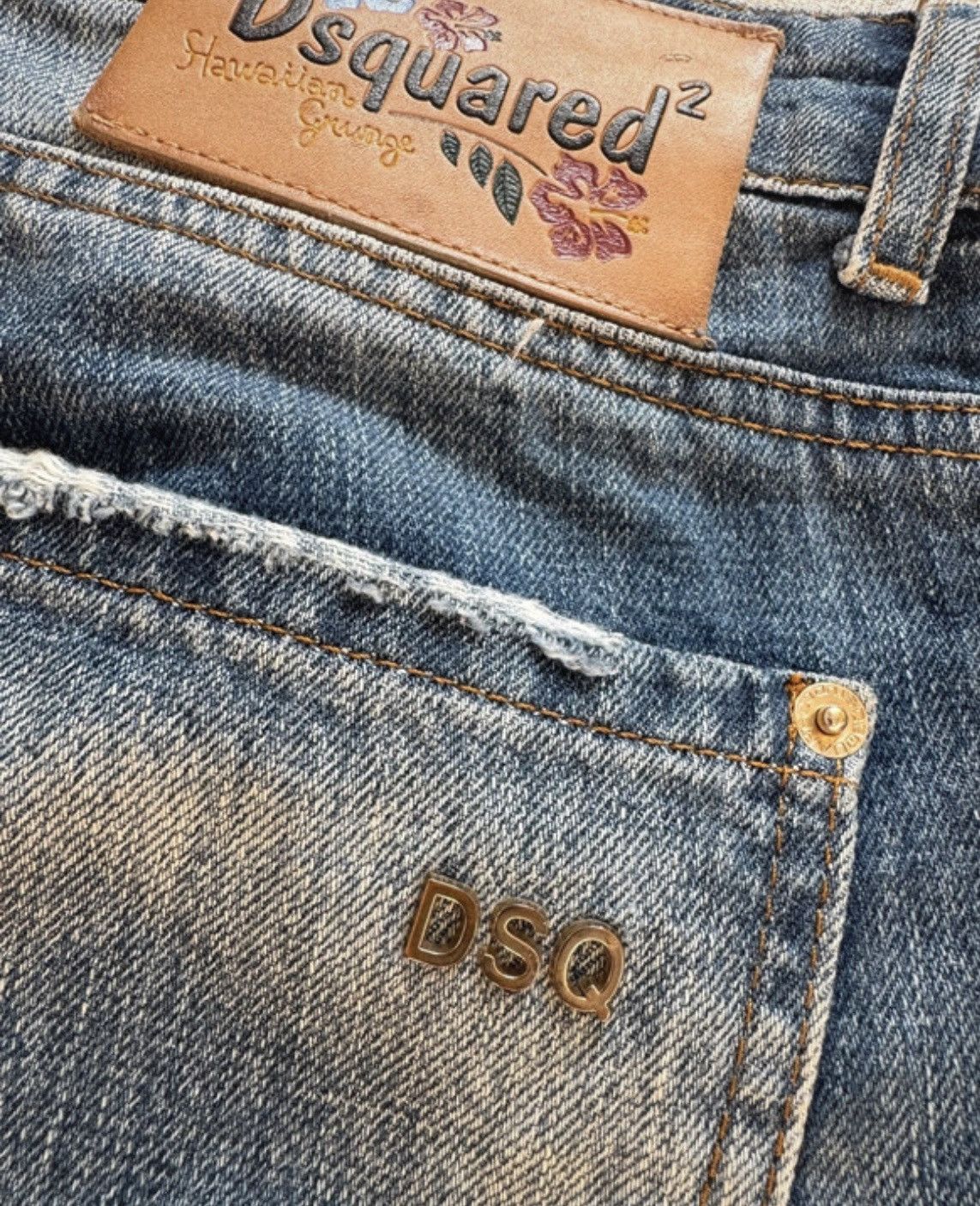 Dsquared2 Dsquared2 Women’s Denim Shorts Size s/Distressed Look/ Size 25" / US 0 / IT 36 - 8 Thumbnail