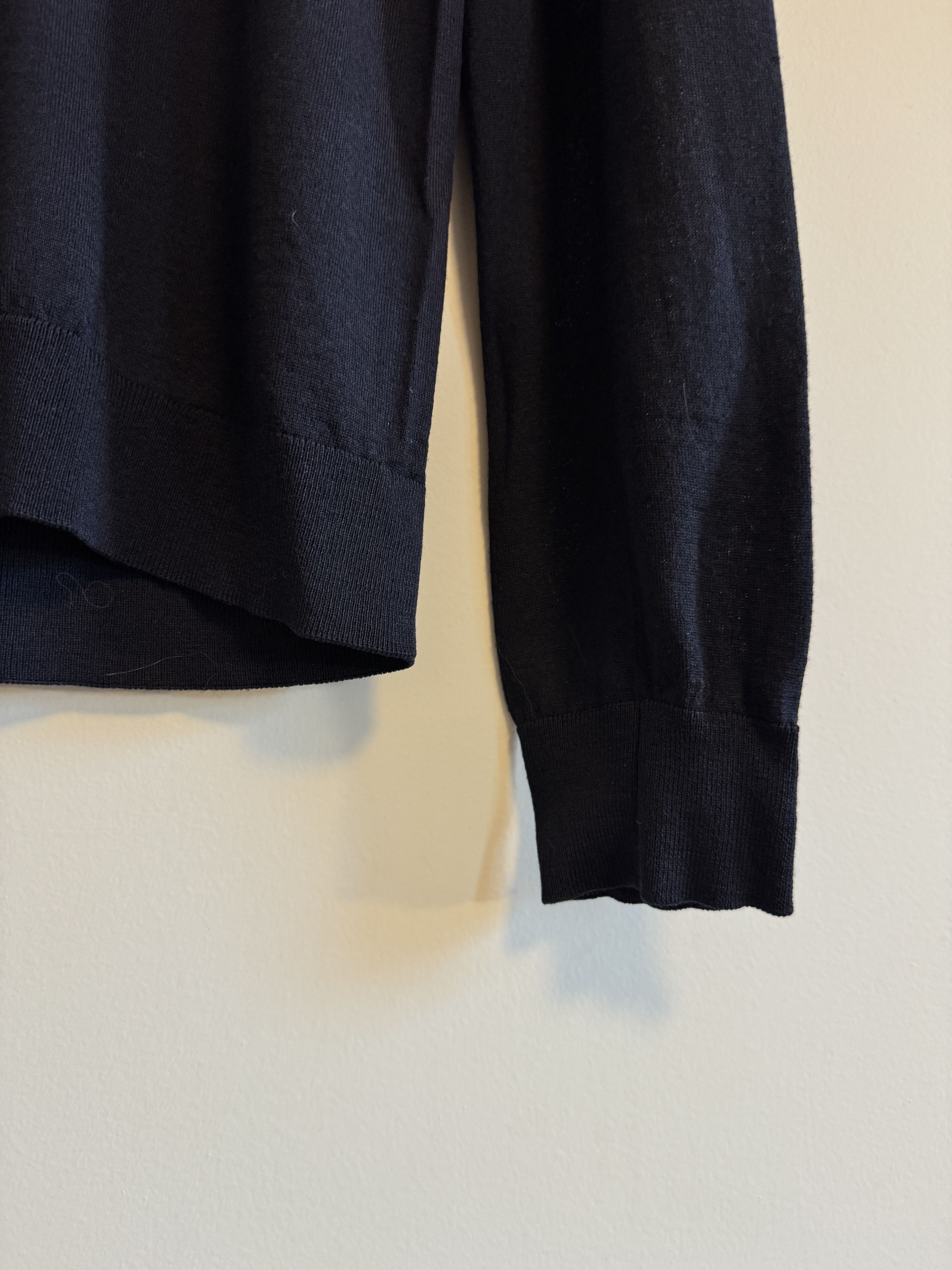 Margaret Howell Superfine Wool V Neck Sweater Navy Size US S / EU 44-46 / 1 - 4 Thumbnail