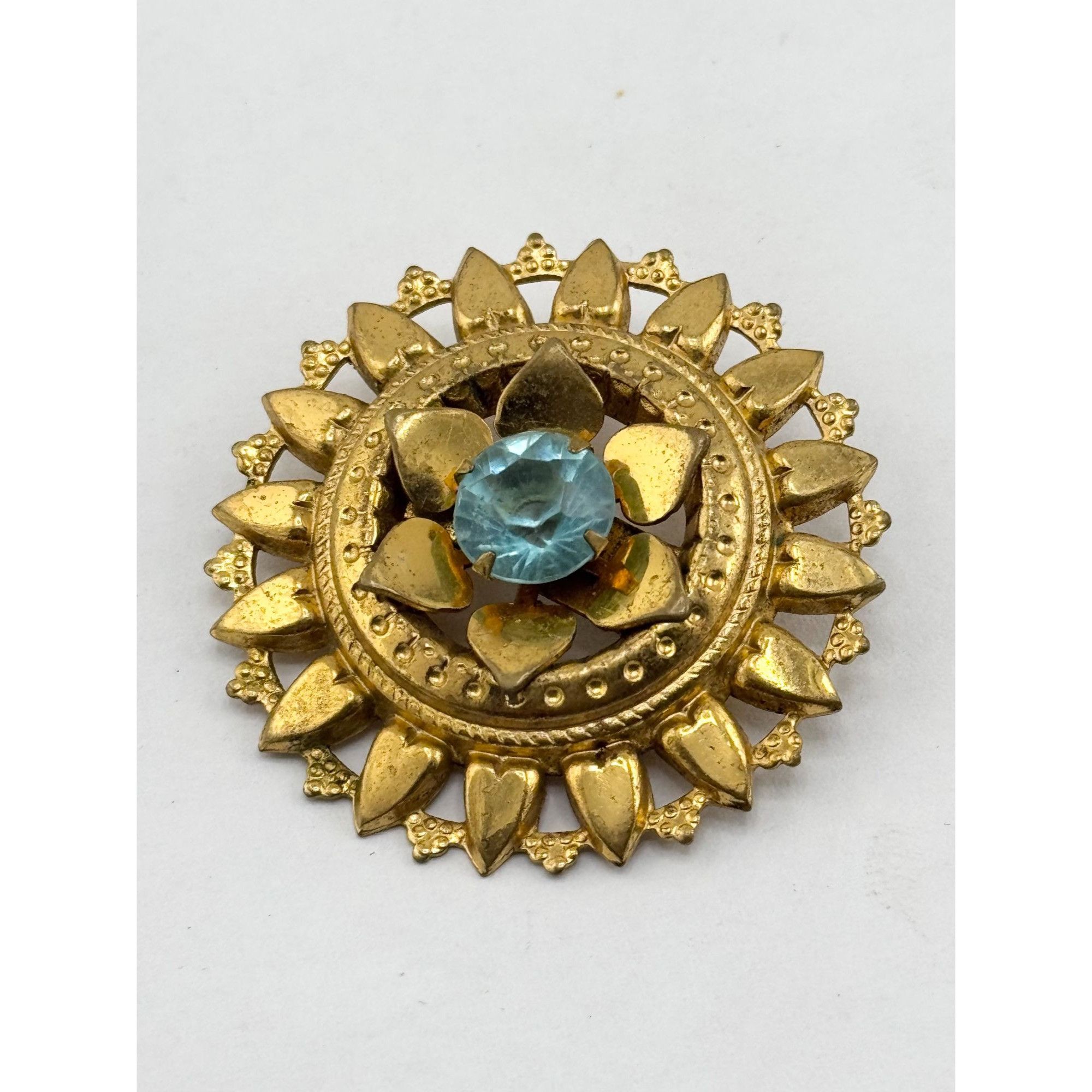 Vintage Vintage gold tone blue rhinestone flower brooch pin. Vintage Size ONE SIZE - 3 Thumbnail