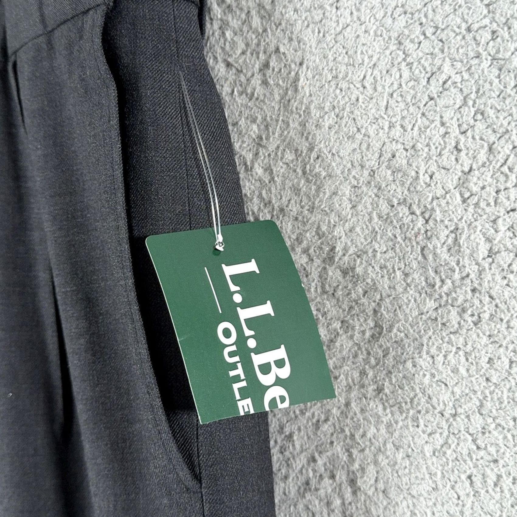 Vintage L.L. Bean Comfort Waist Dress Pants Mens 44x30 Gray Wool Pleated Front Straight Leg Trousers Size US 44 / EU 60 - 5 Thumbnail