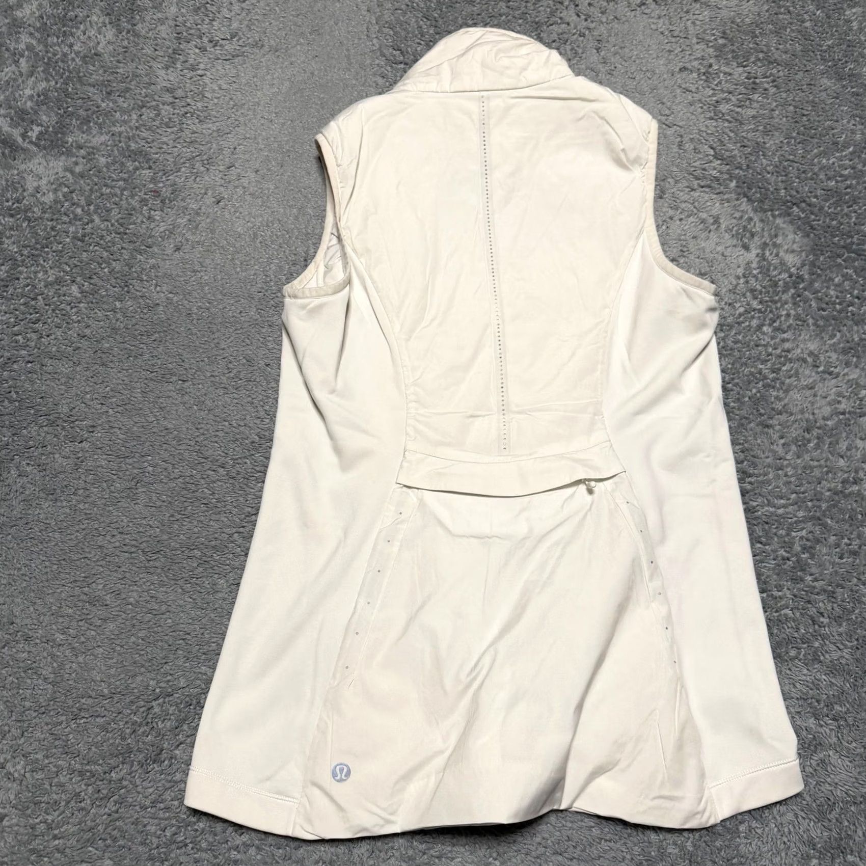 Lululemon Lululemon Vest Womens 6 White Run For The Cold Insulated Running Pockets Size M / US 6-8 / IT 42-44 - 4 Thumbnail