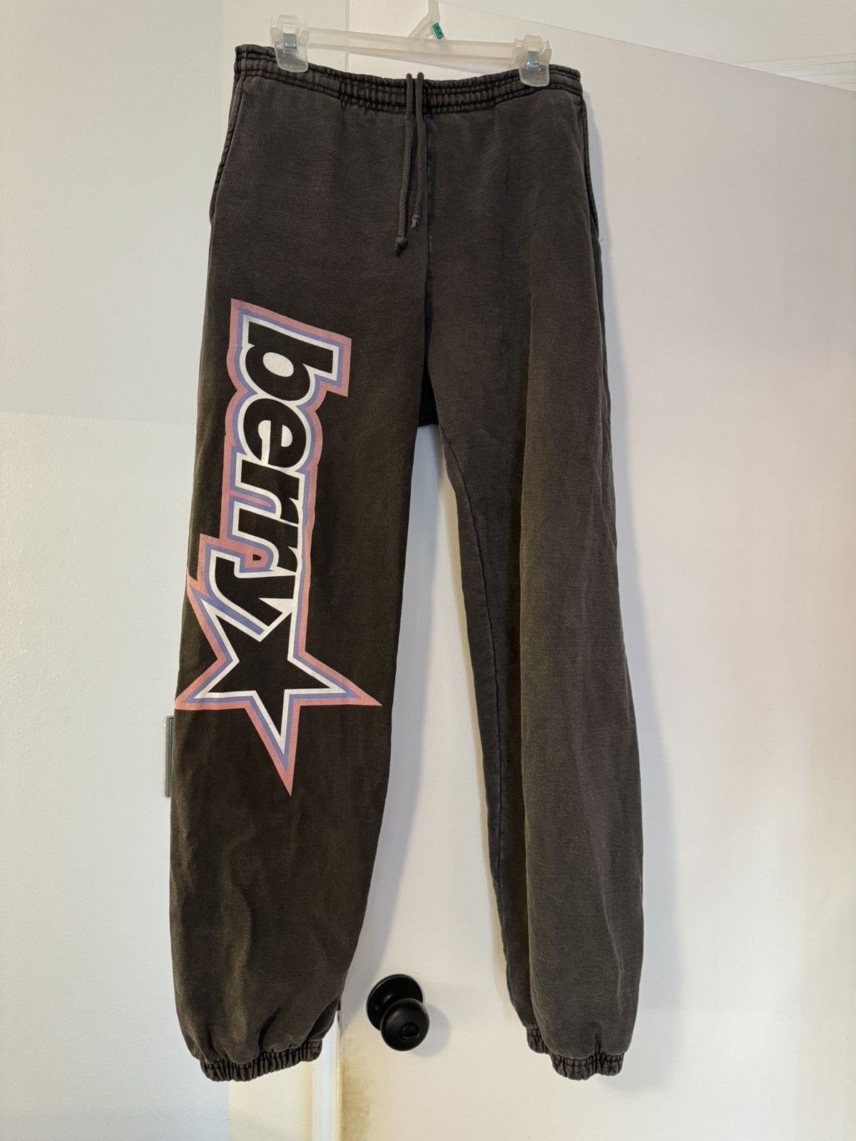 Designer × Streetwear × The GV Gallery The GV Gallery - Berry