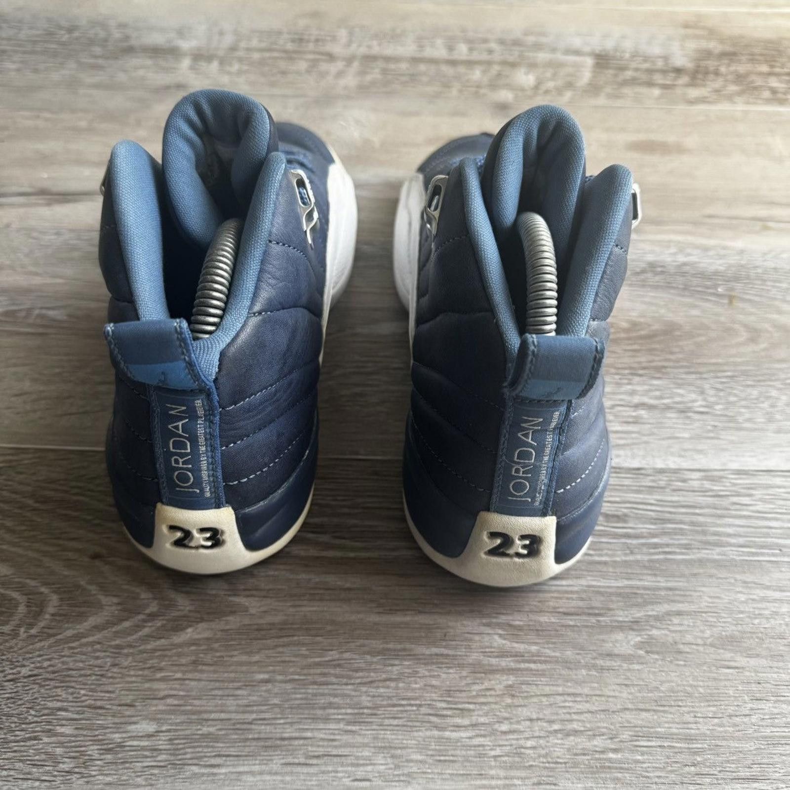 Nike NIKE • JORDAN 12 Retro GS "Indigo" (6M) Size US 6 / EU 39 - 7 Thumbnail